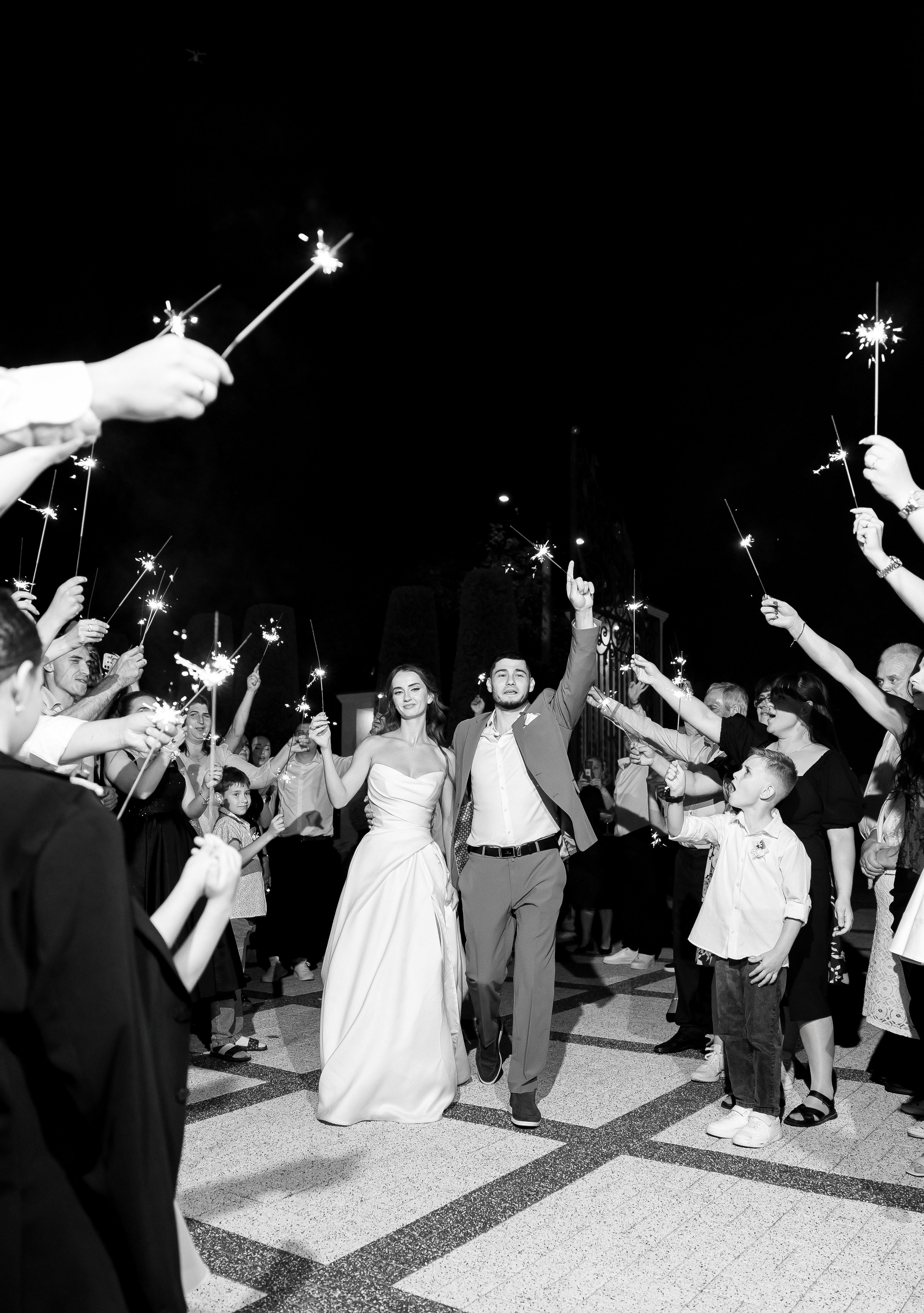 Eugen & Livia — Grand Elysee — Wedding Day. Servicii Foto și Video 067188353