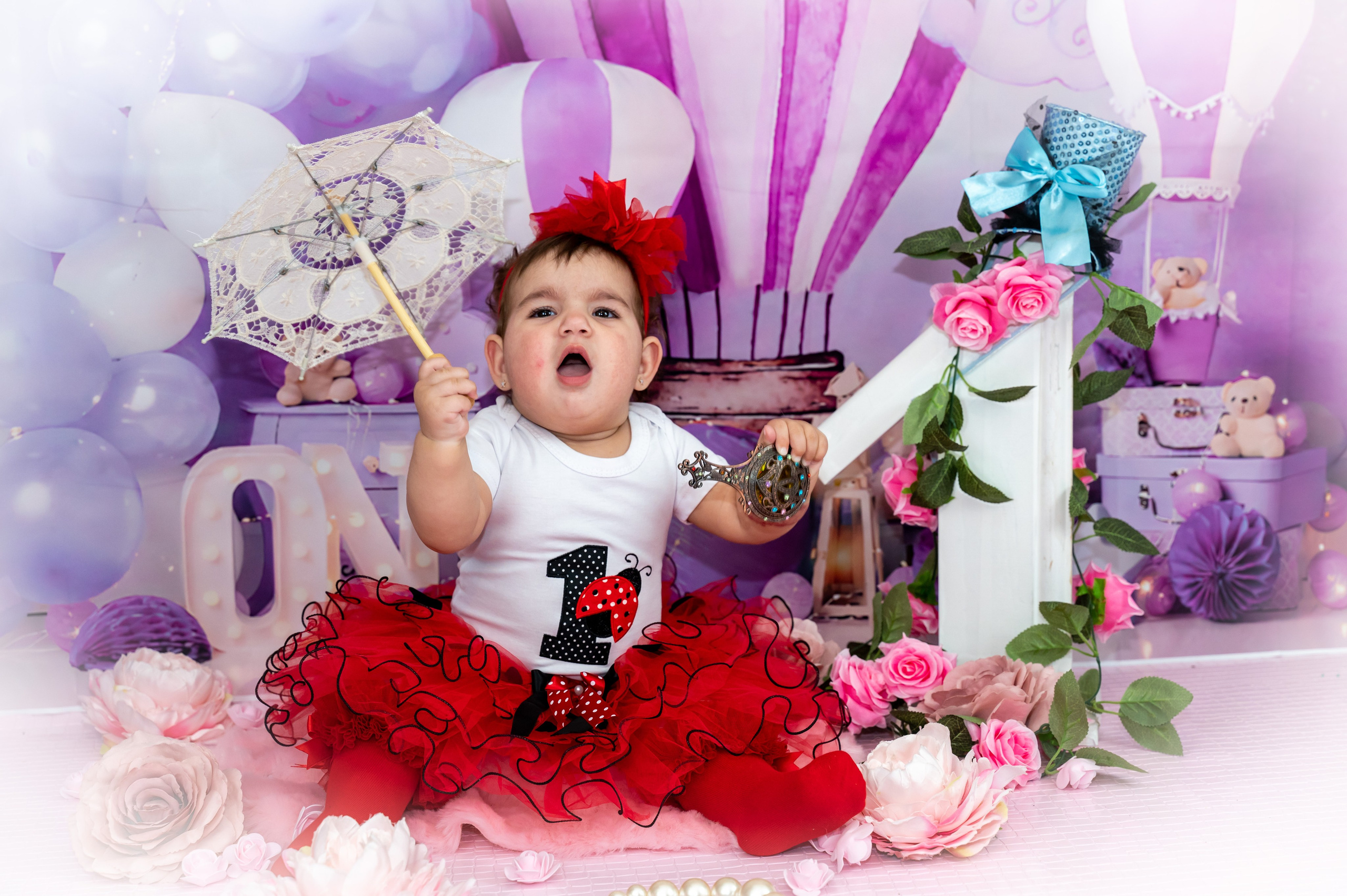 Smash the cake. Lucia Adam Family Photography