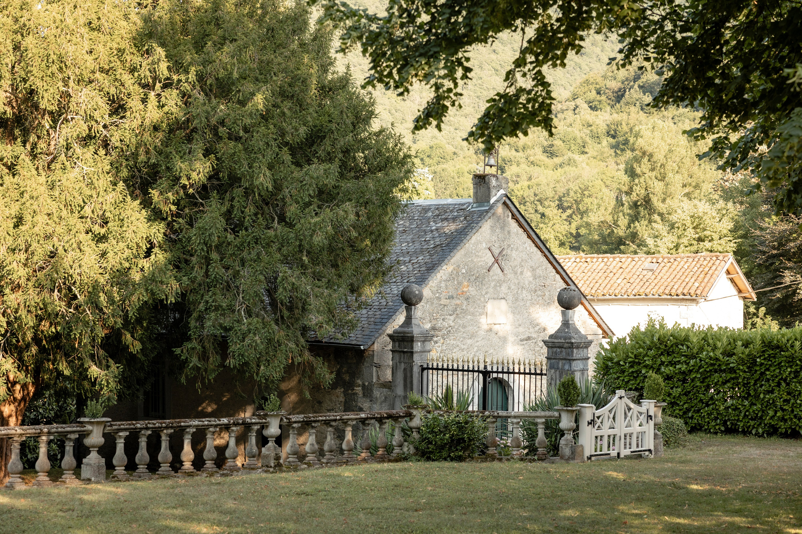 Elopement at Château Bagen. Eugénie Smirnova — Wedding & Elopement Photographer in Southwest France