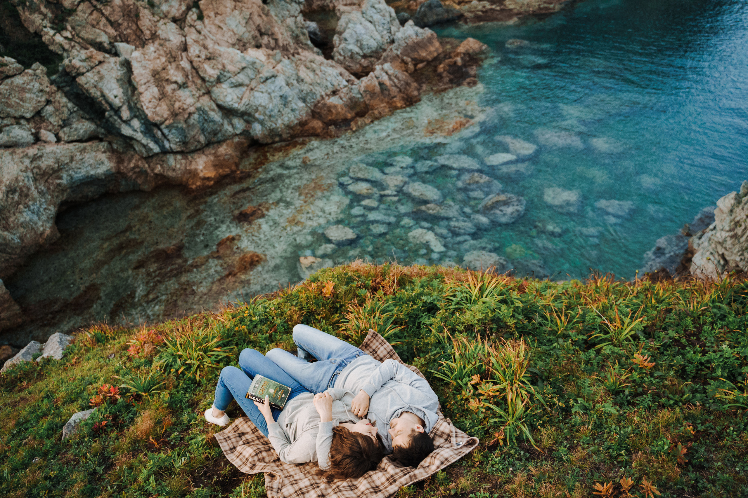 Oregon Oceanside Engagement. Wedding Photography & Videography Team in California, Los Angeles, San Francisco, San Diego and Travel