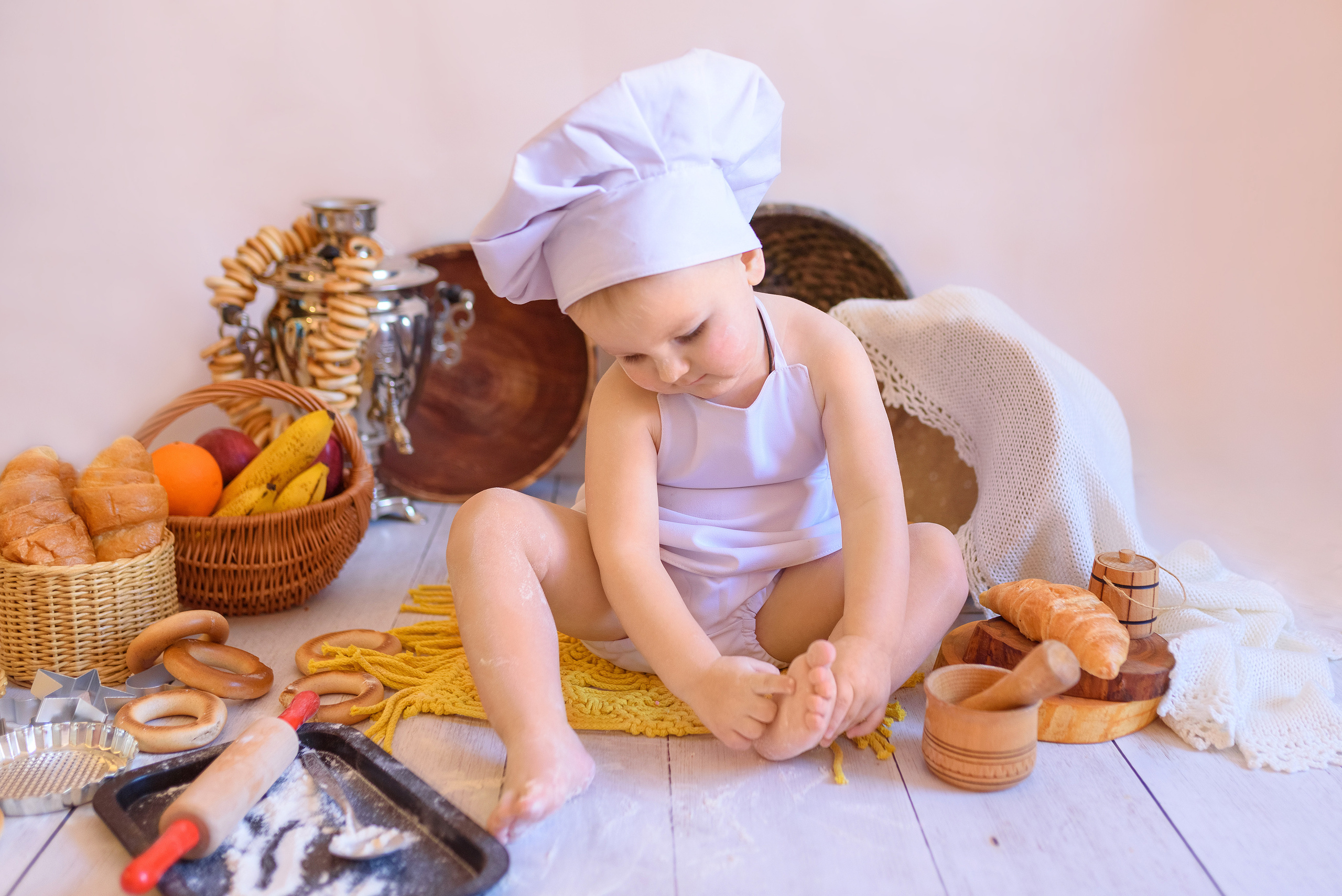 Домашняя семейная съёмка, посвященная 2-летию малыша. Семейный фотограф и фотограф новорожденных в Вильнюсе Ирина Беленкевич