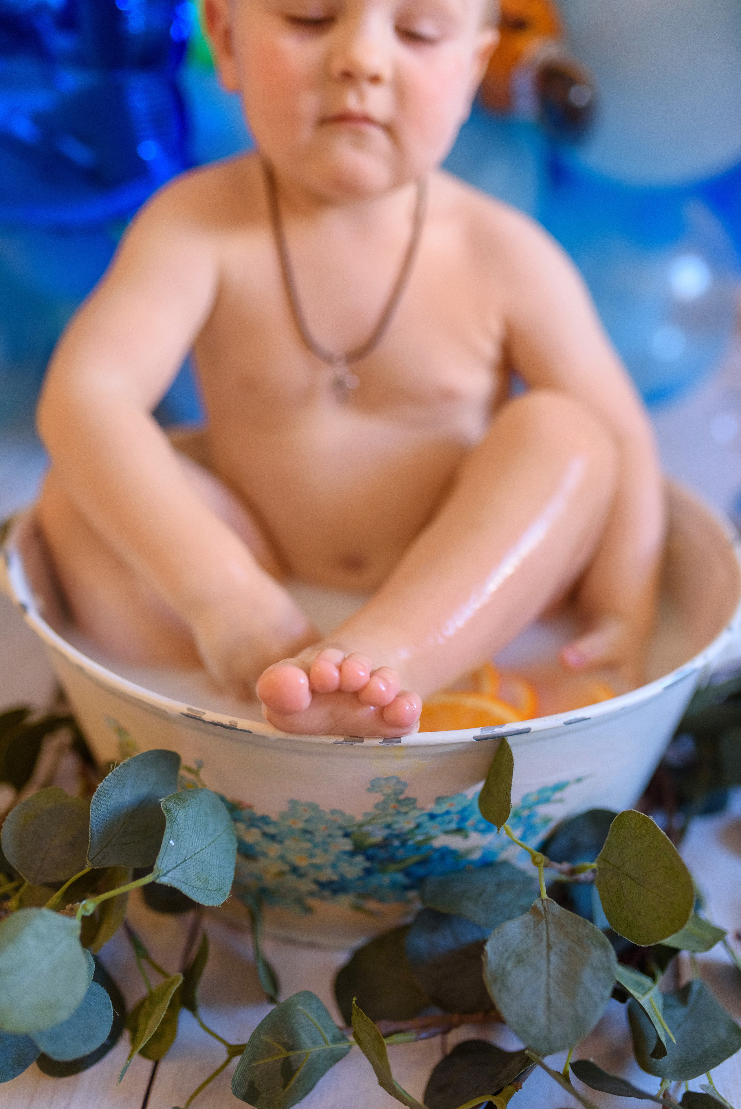 Домашняя семейная съёмка, посвященная 2-летию малыша. Семейный фотограф и фотограф новорожденных в Вильнюсе Ирина Беленкевич