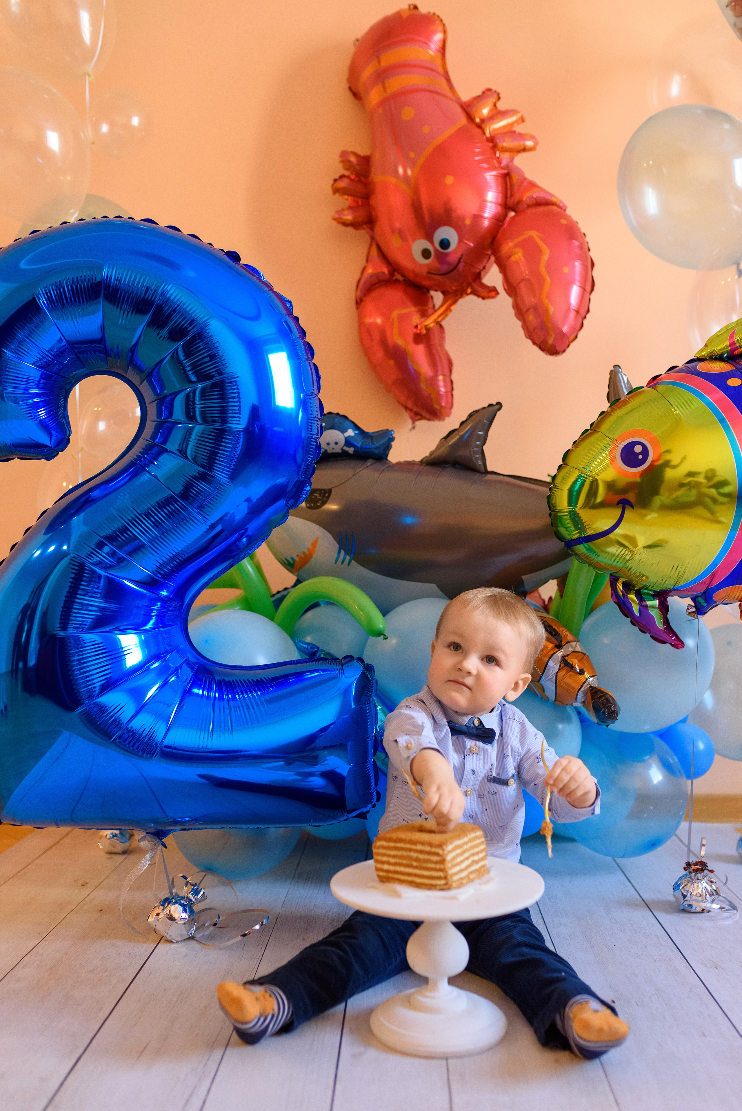 Домашняя семейная съёмка, посвященная 2-летию малыша. Семейный фотограф и фотограф новорожденных в Вильнюсе Ирина Беленкевич