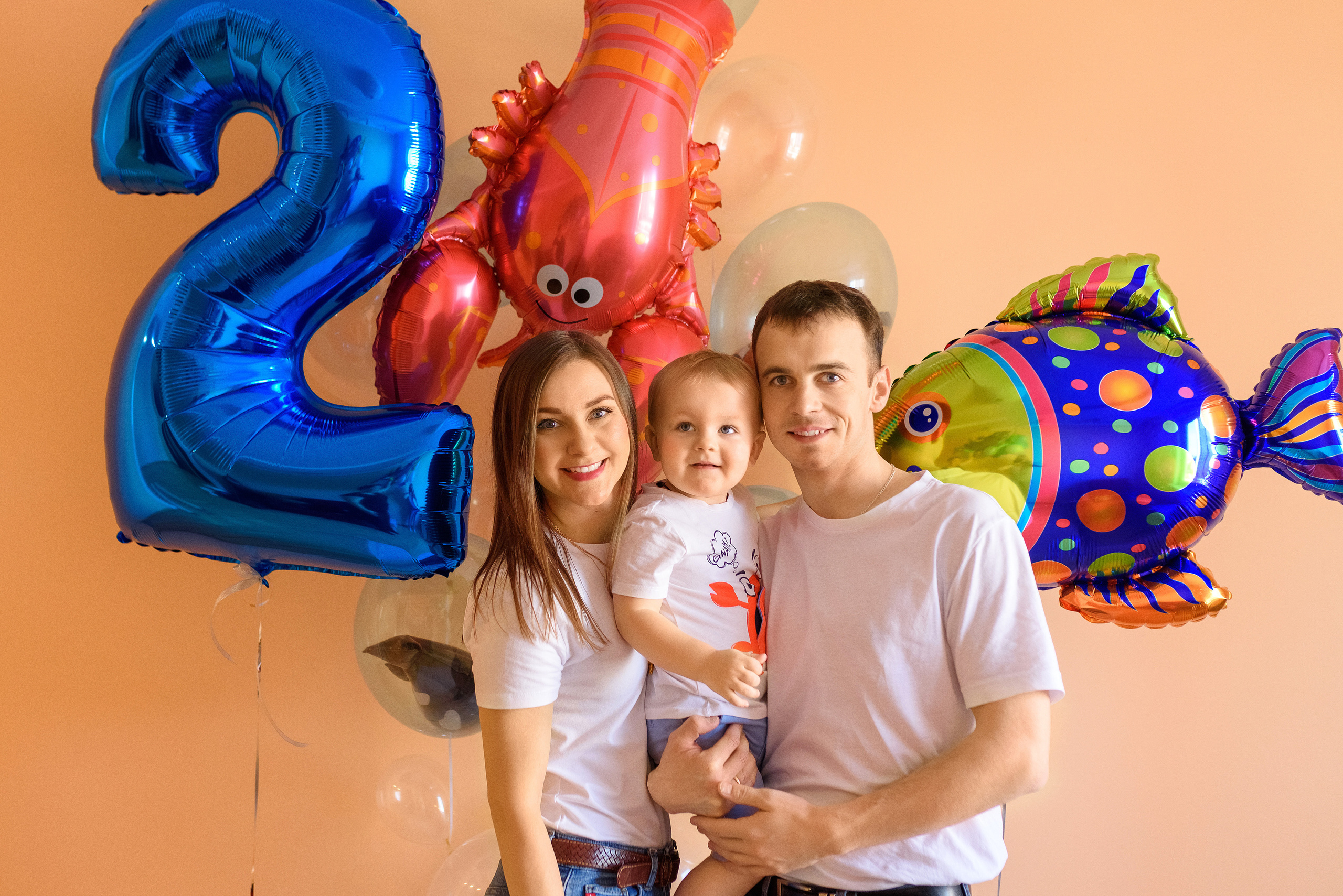 Домашняя семейная съёмка, посвященная 2-летию малыша. Семейный фотограф и фотограф новорожденных в Вильнюсе Ирина Беленкевич