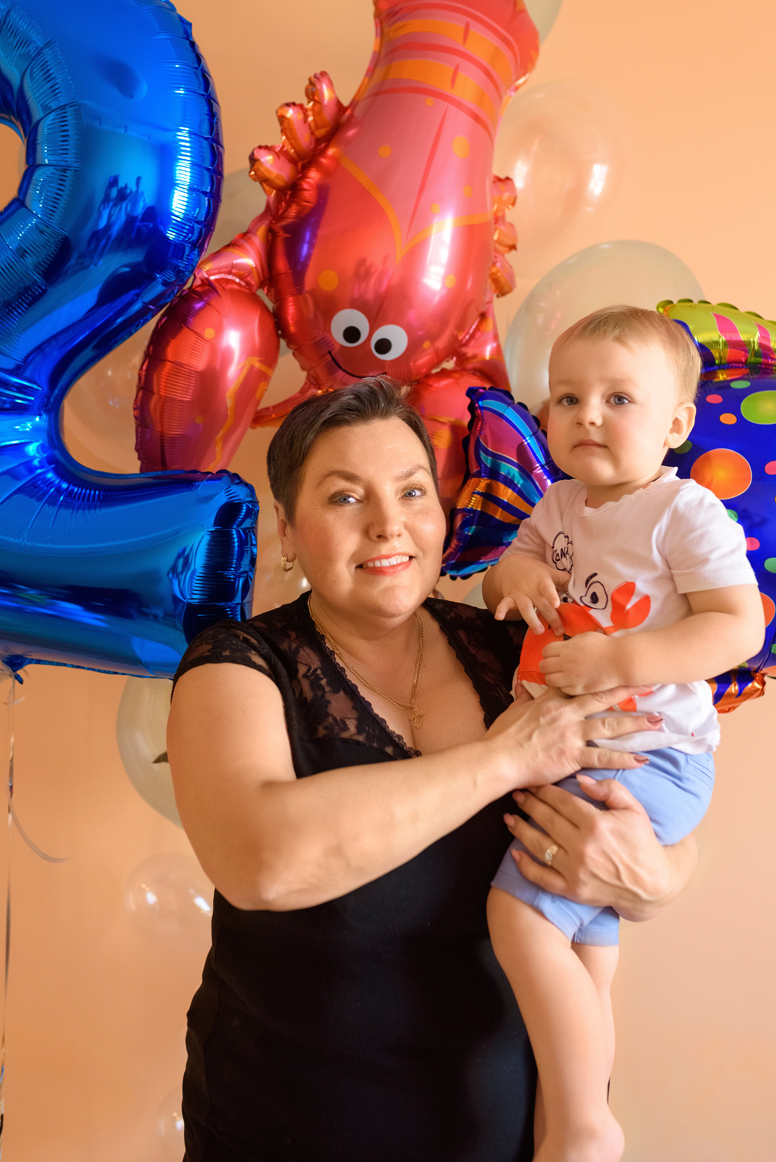 Домашняя семейная съёмка, посвященная 2-летию малыша. Семейный фотограф и фотограф новорожденных в Вильнюсе Ирина Беленкевич