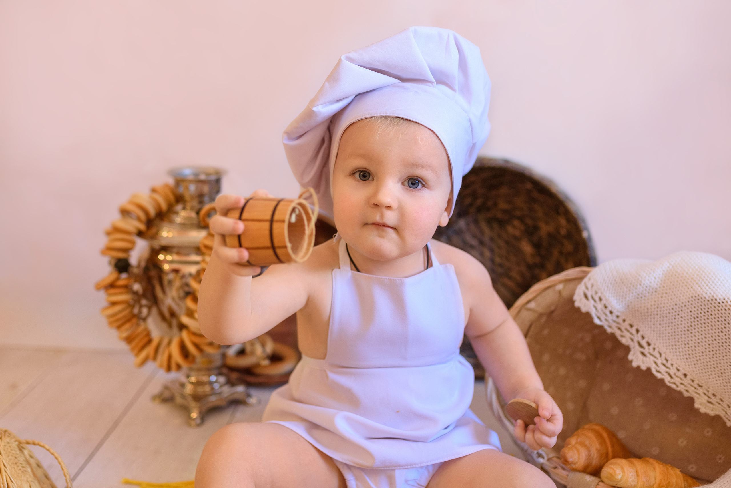 Домашняя семейная съёмка, посвященная 2-летию малыша. Семейный фотограф и фотограф новорожденных в Вильнюсе Ирина Беленкевич