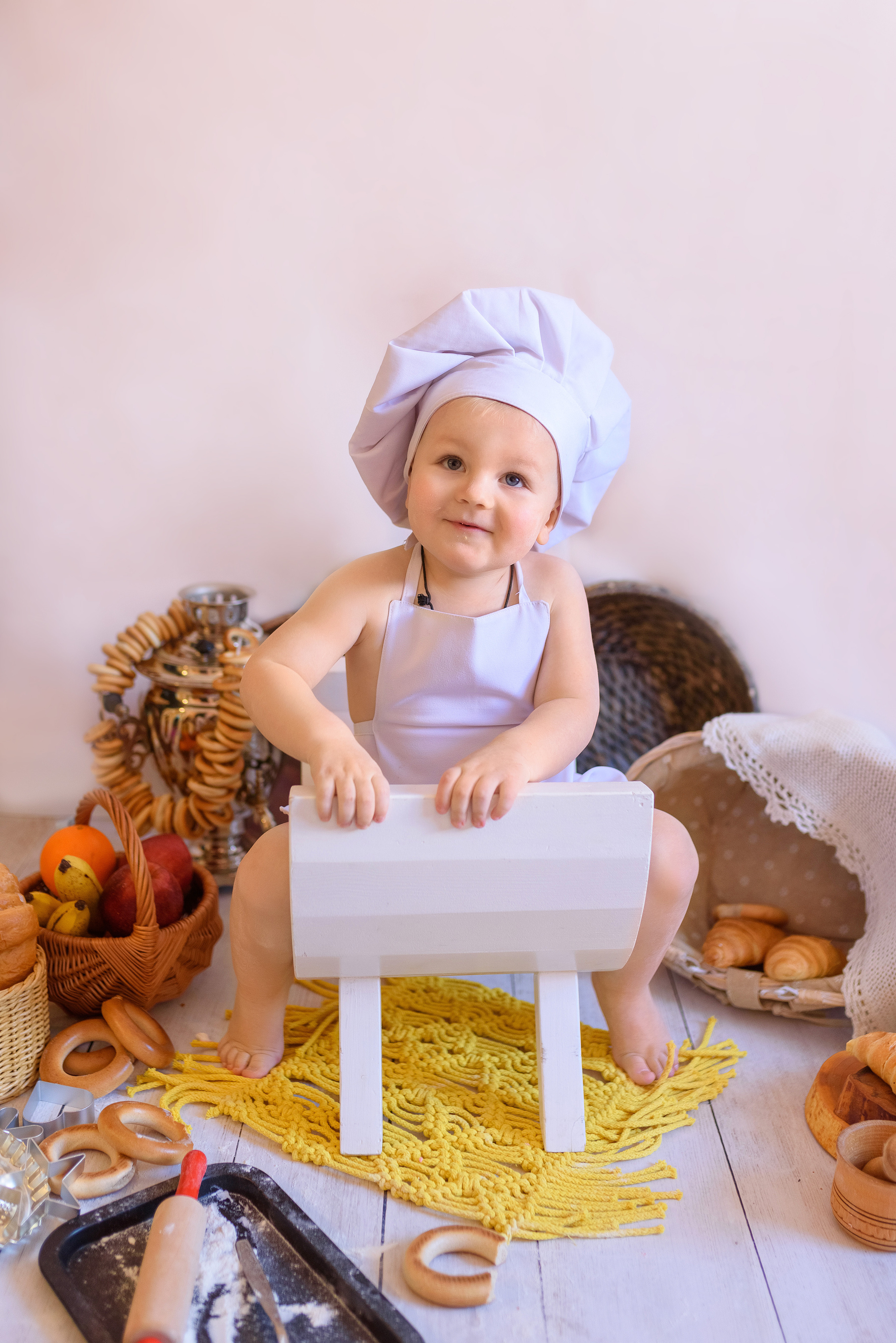 Домашняя семейная съёмка, посвященная 2-летию малыша. Семейный фотограф и фотограф новорожденных в Вильнюсе Ирина Беленкевич