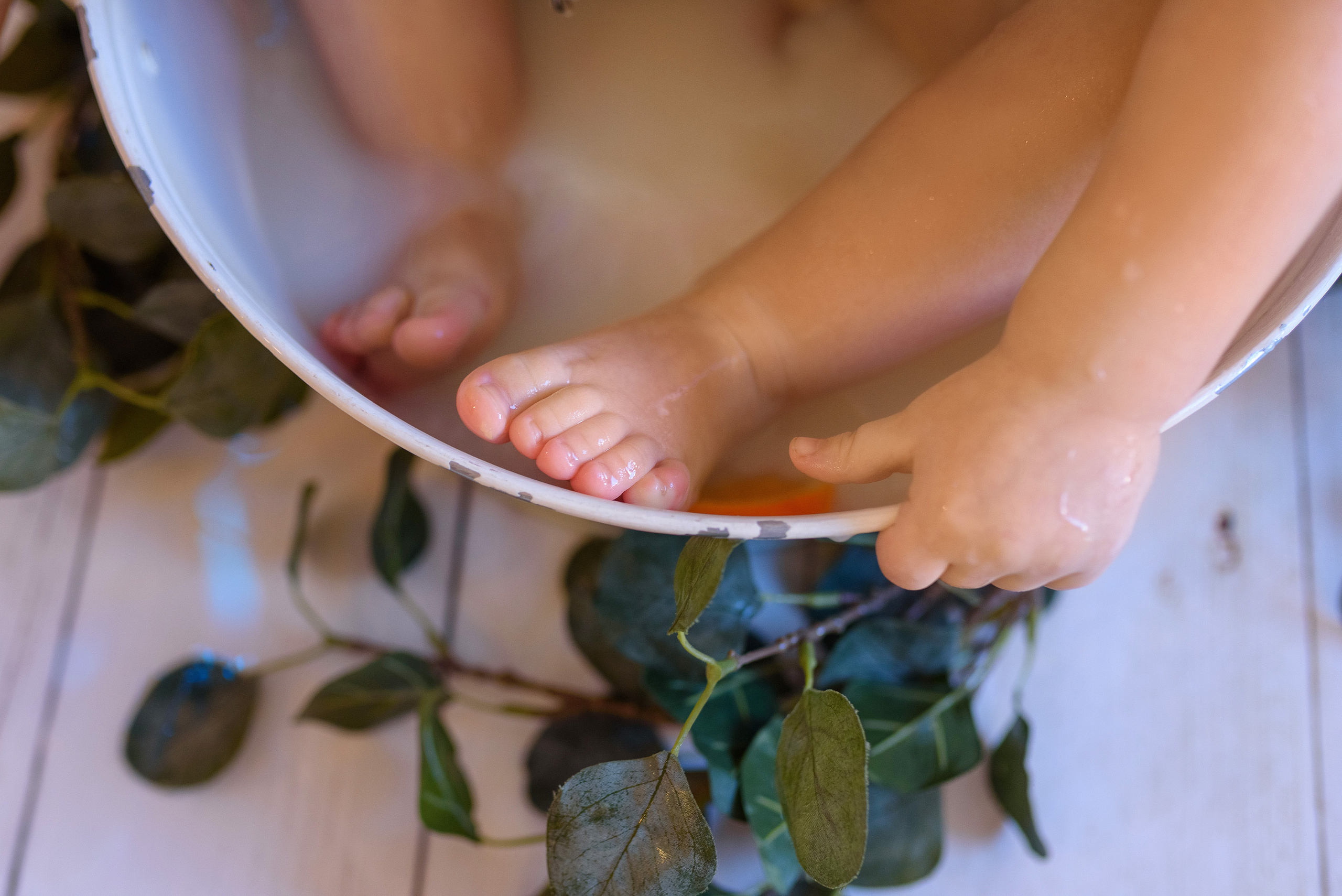 Домашняя семейная съёмка, посвященная 2-летию малыша. Семейный фотограф и фотограф новорожденных в Вильнюсе Ирина Беленкевич