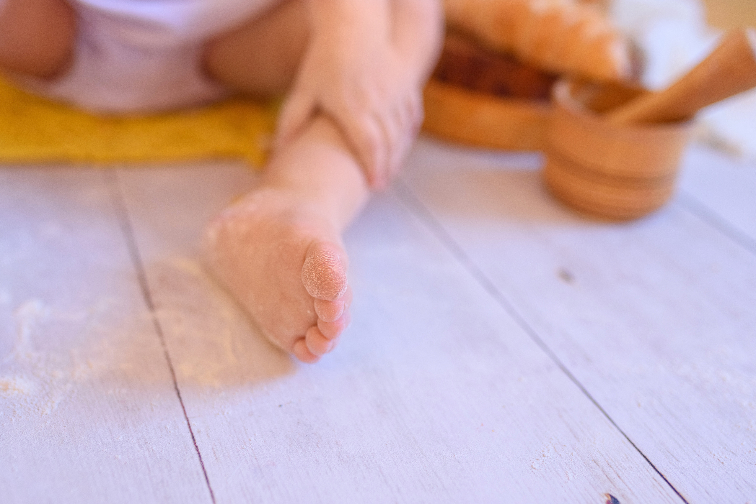 Домашняя семейная съёмка, посвященная 2-летию малыша. Семейный фотограф и фотограф новорожденных в Вильнюсе Ирина Беленкевич