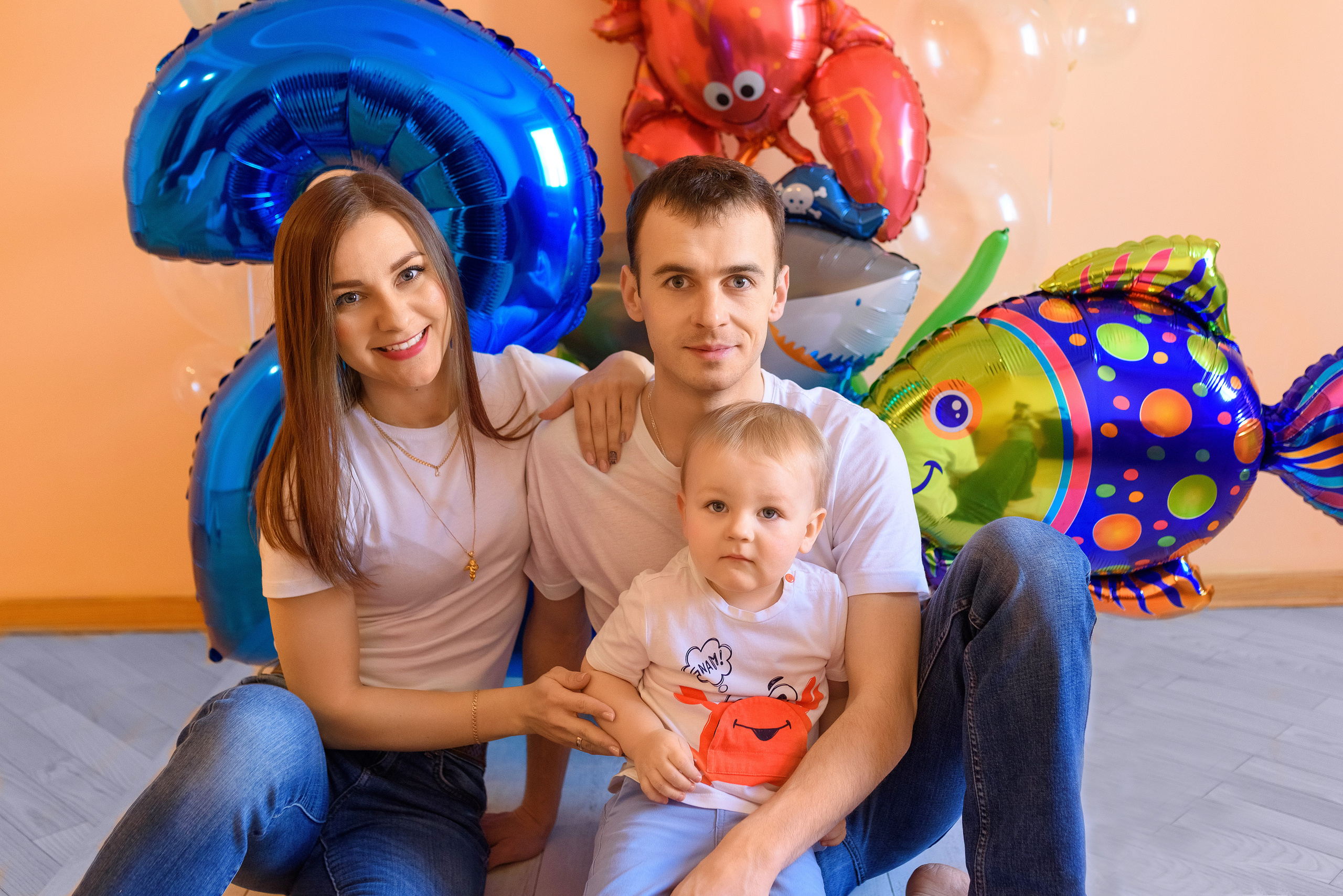 Домашняя семейная съёмка, посвященная 2-летию малыша. Семейный фотограф и фотограф новорожденных в Вильнюсе Ирина Беленкевич