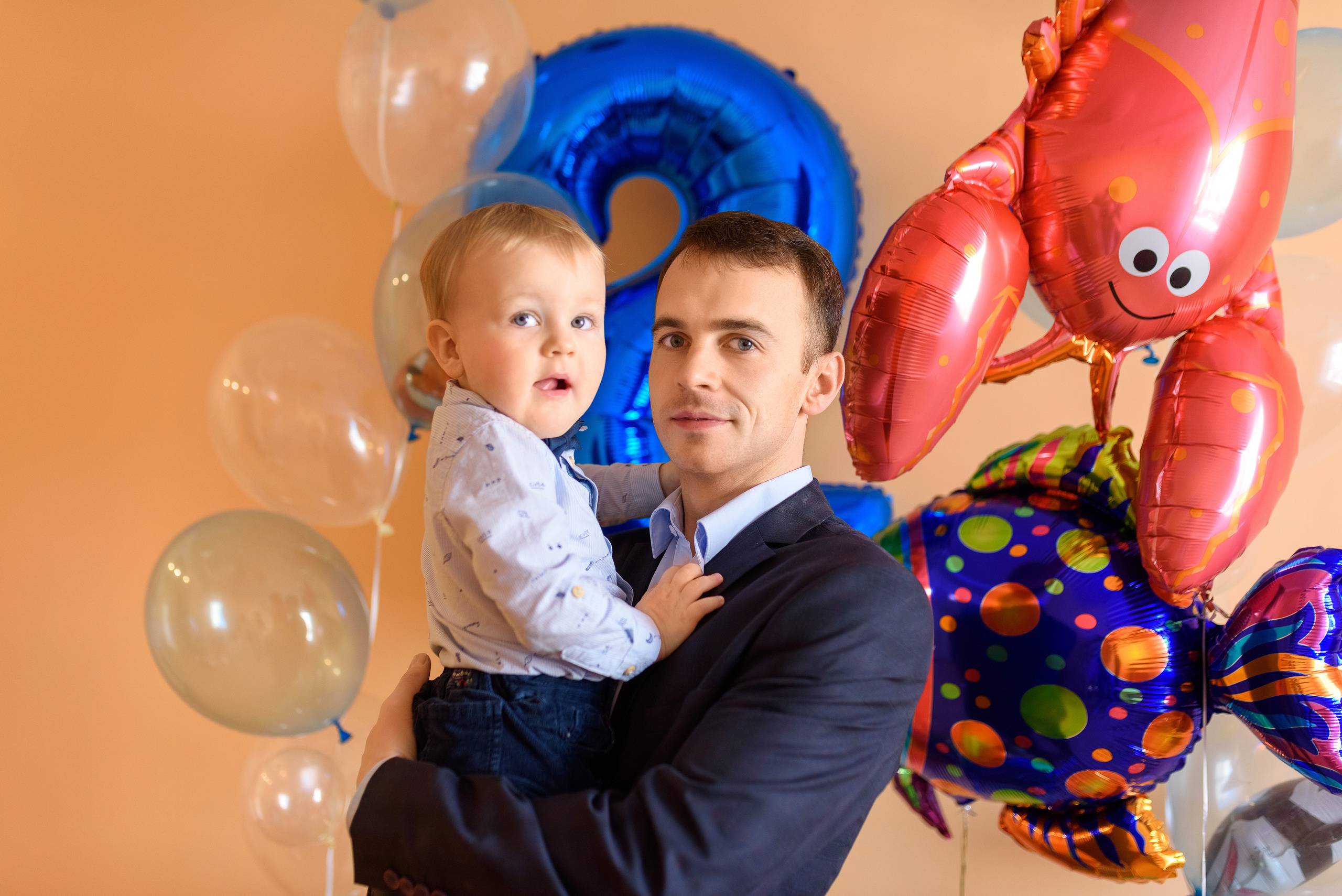 Домашняя семейная съёмка, посвященная 2-летию малыша. Семейный фотограф и фотограф новорожденных в Вильнюсе Ирина Беленкевич