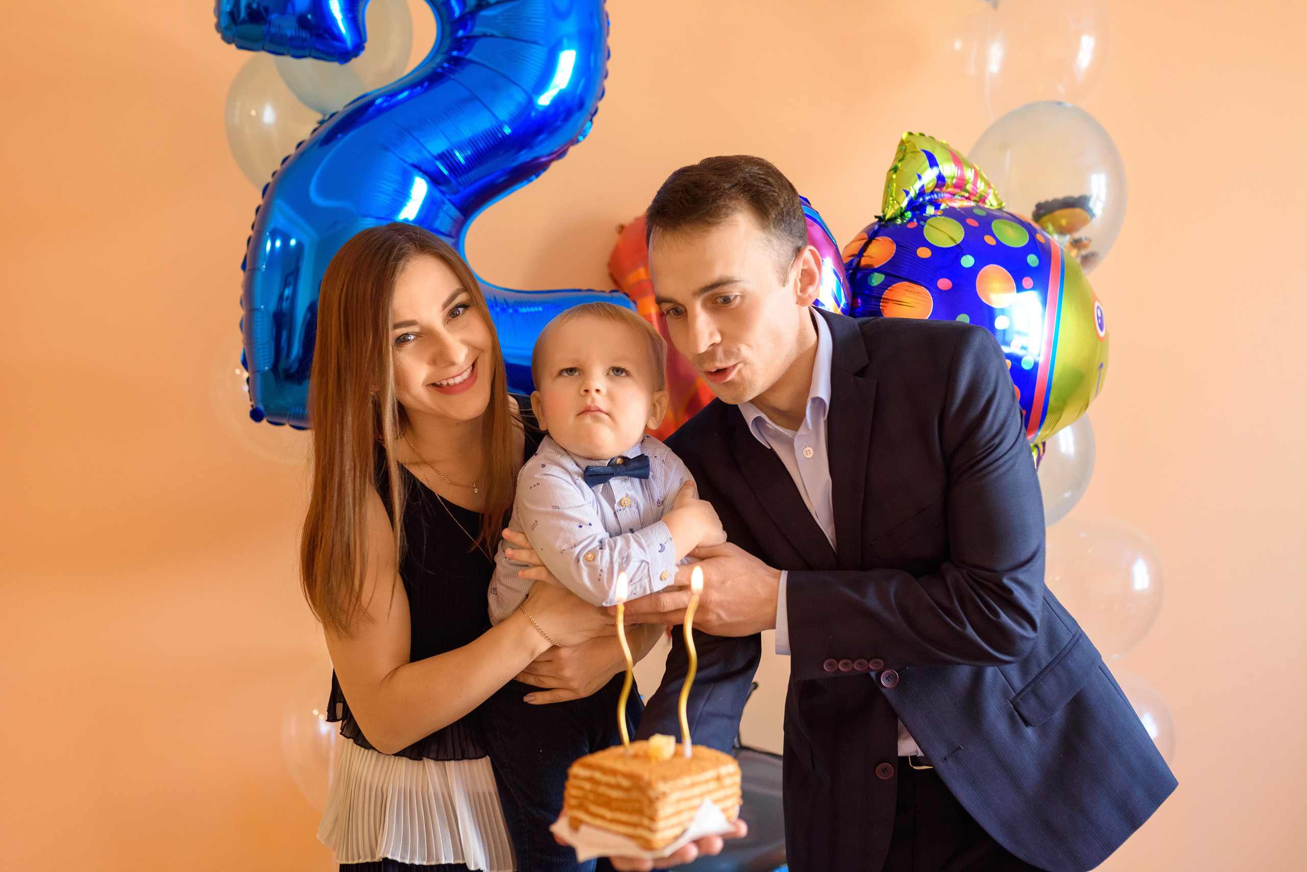 Домашняя семейная съёмка, посвященная 2-летию малыша. Семейный фотограф и фотограф новорожденных в Вильнюсе Ирина Беленкевич