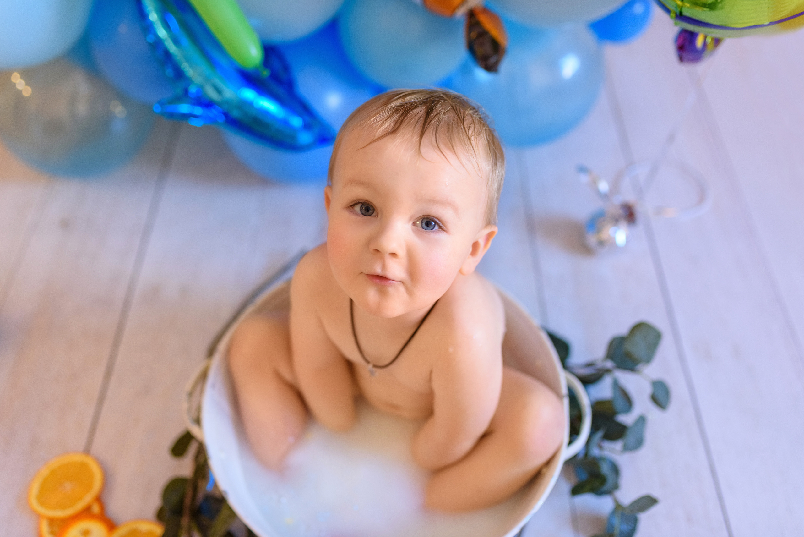 Домашняя семейная съёмка, посвященная 2-летию малыша. Семейный фотограф и фотограф новорожденных в Вильнюсе Ирина Беленкевич