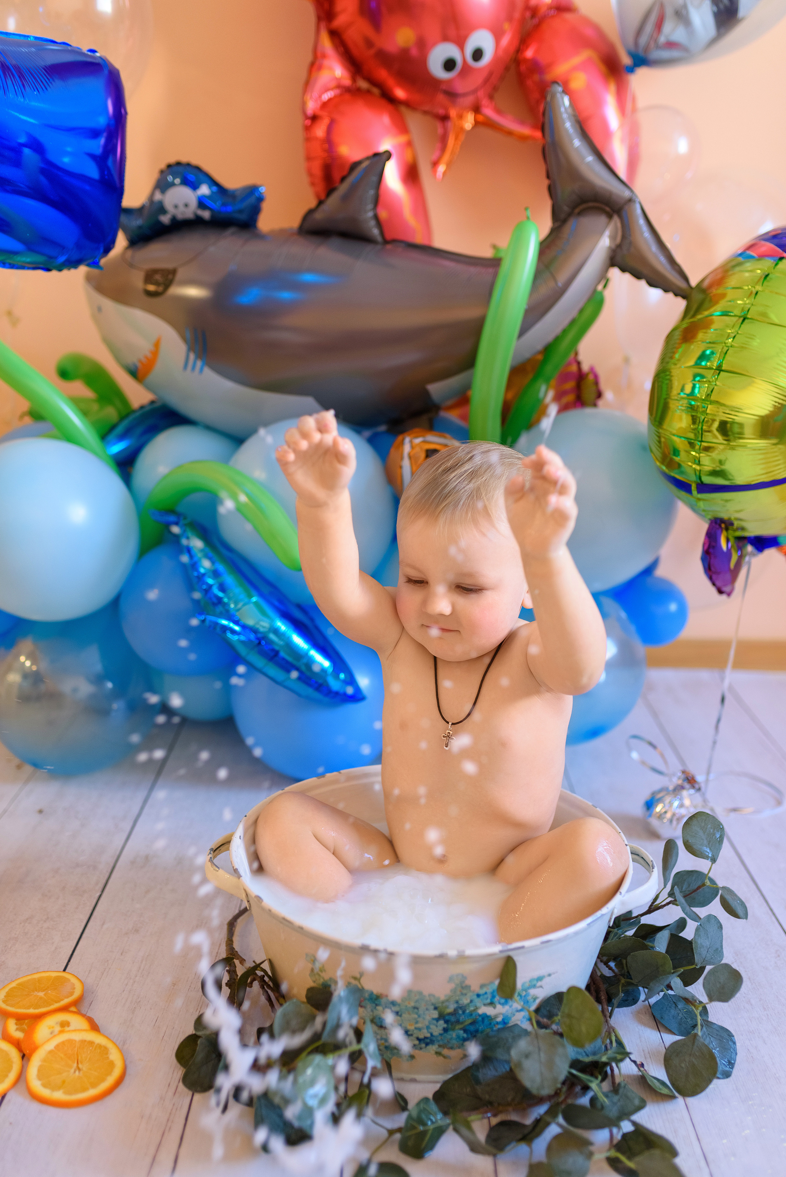 Домашняя семейная съёмка, посвященная 2-летию малыша. Семейный фотограф и фотограф новорожденных в Вильнюсе Ирина Беленкевич