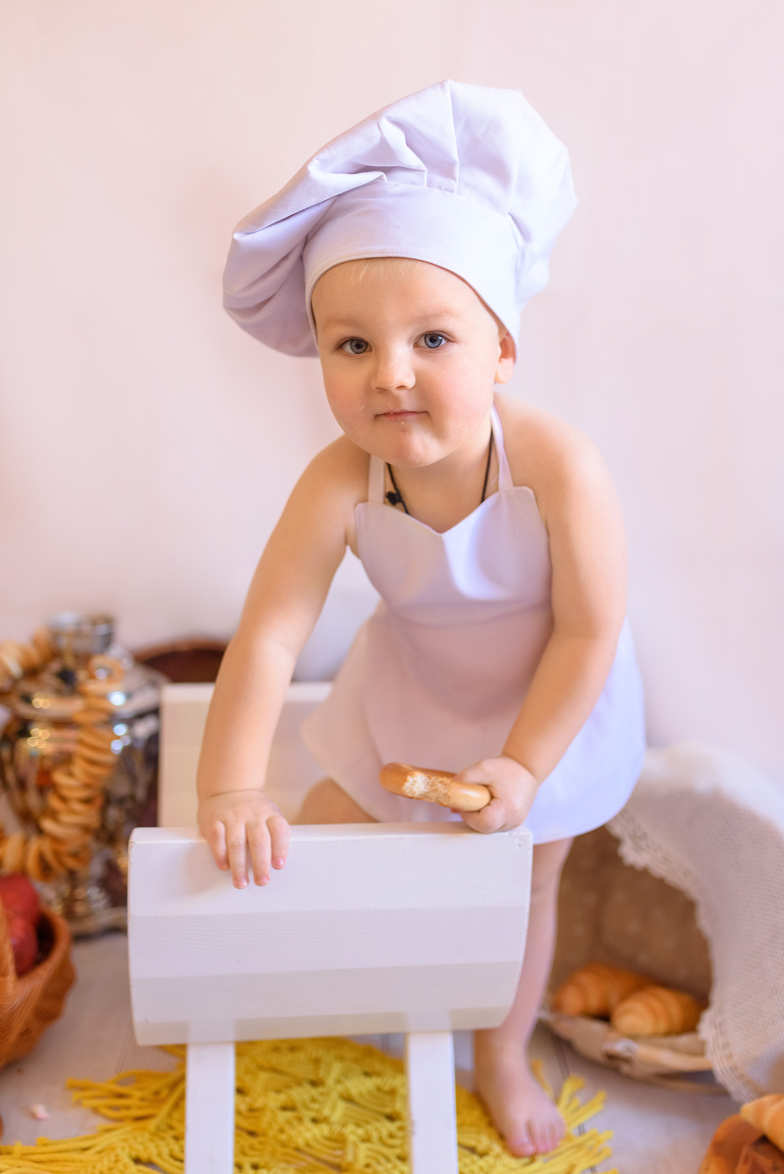 Домашняя семейная съёмка, посвященная 2-летию малыша. Семейный фотограф и фотограф новорожденных в Вильнюсе Ирина Беленкевич