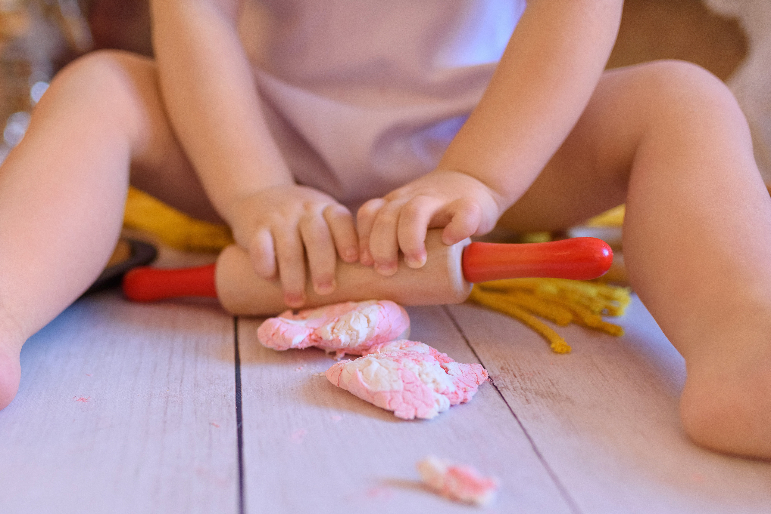 Домашняя семейная съёмка, посвященная 2-летию малыша. Семейный фотограф и фотограф новорожденных в Вильнюсе Ирина Беленкевич