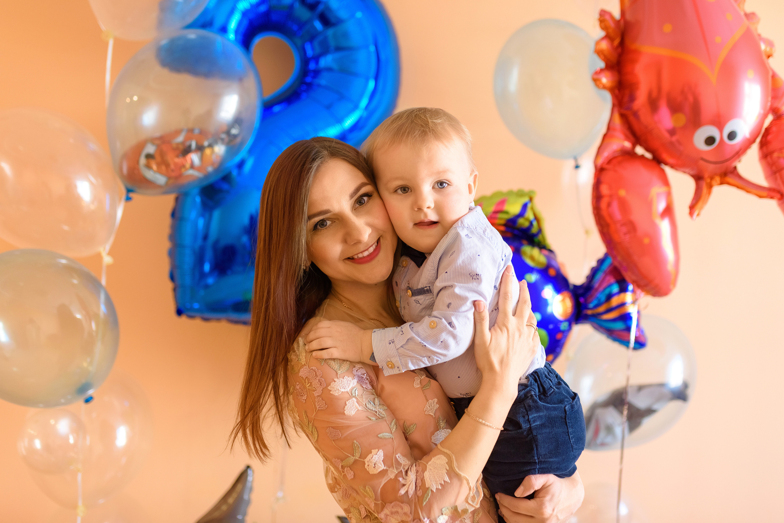 Домашняя семейная съёмка, посвященная 2-летию малыша. Семейный фотограф и фотограф новорожденных в Вильнюсе Ирина Беленкевич