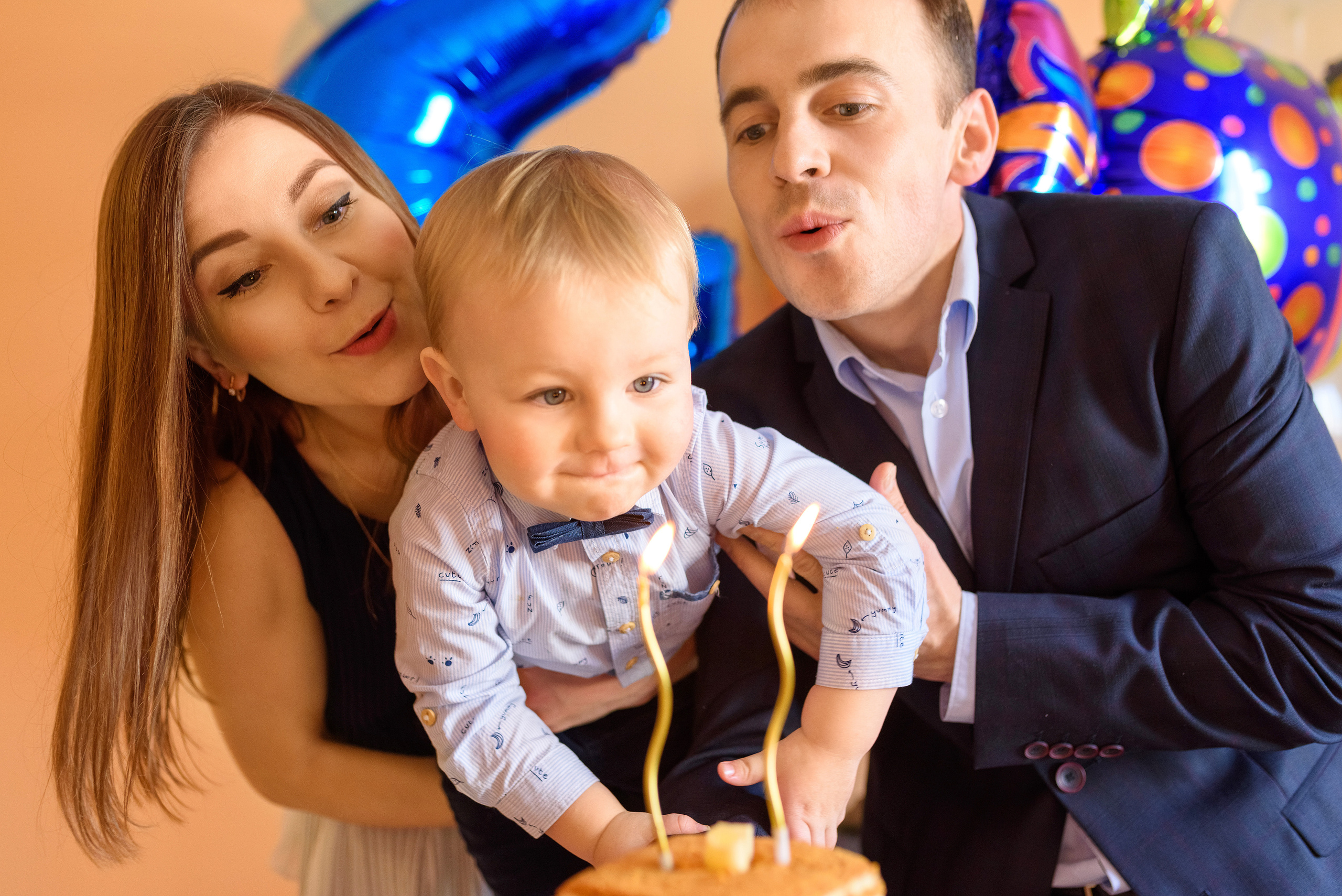 Домашняя семейная съёмка, посвященная 2-летию малыша. Семейный фотограф и фотограф новорожденных в Вильнюсе Ирина Беленкевич