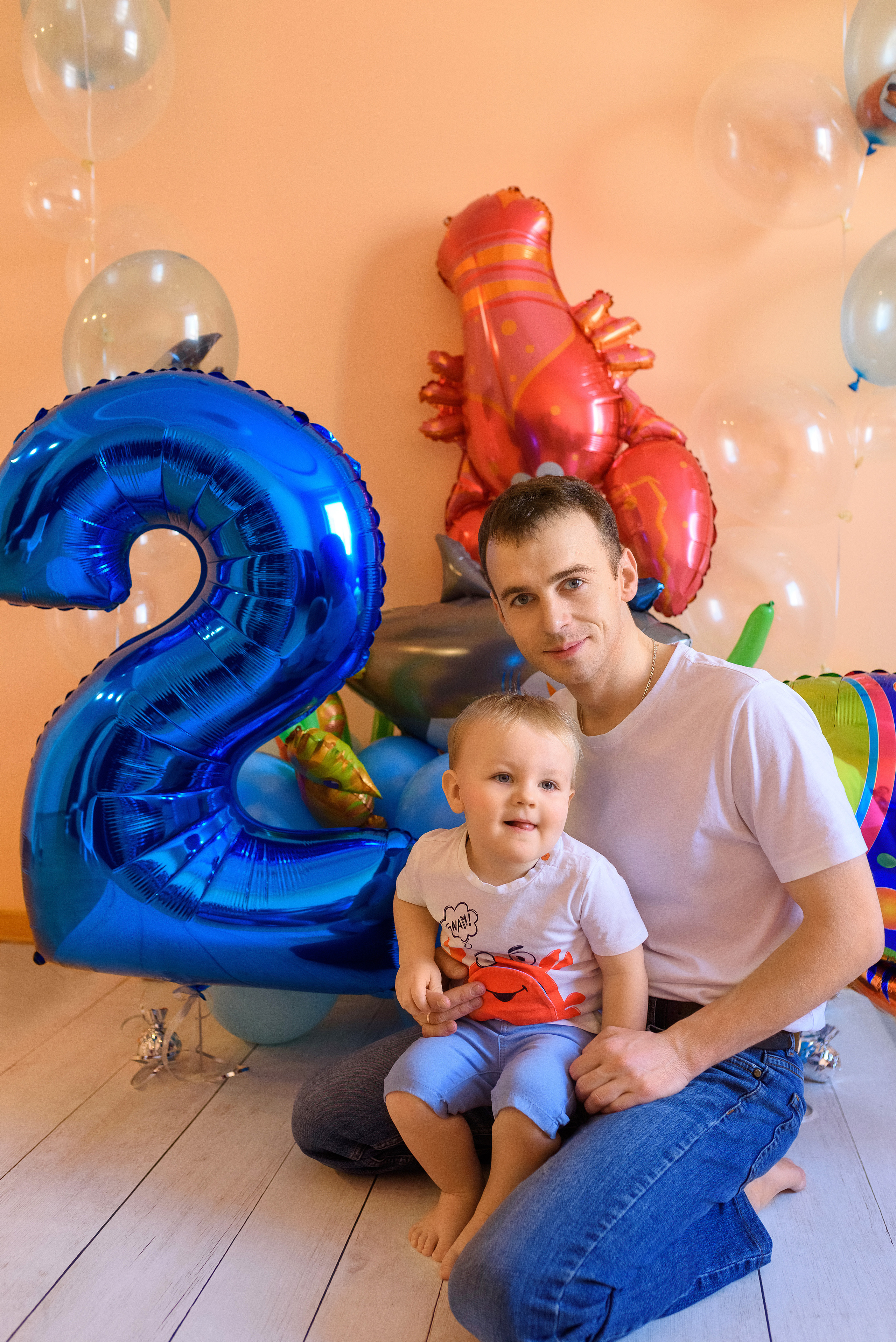 Домашняя семейная съёмка, посвященная 2-летию малыша. Семейный фотограф и фотограф новорожденных в Вильнюсе Ирина Беленкевич