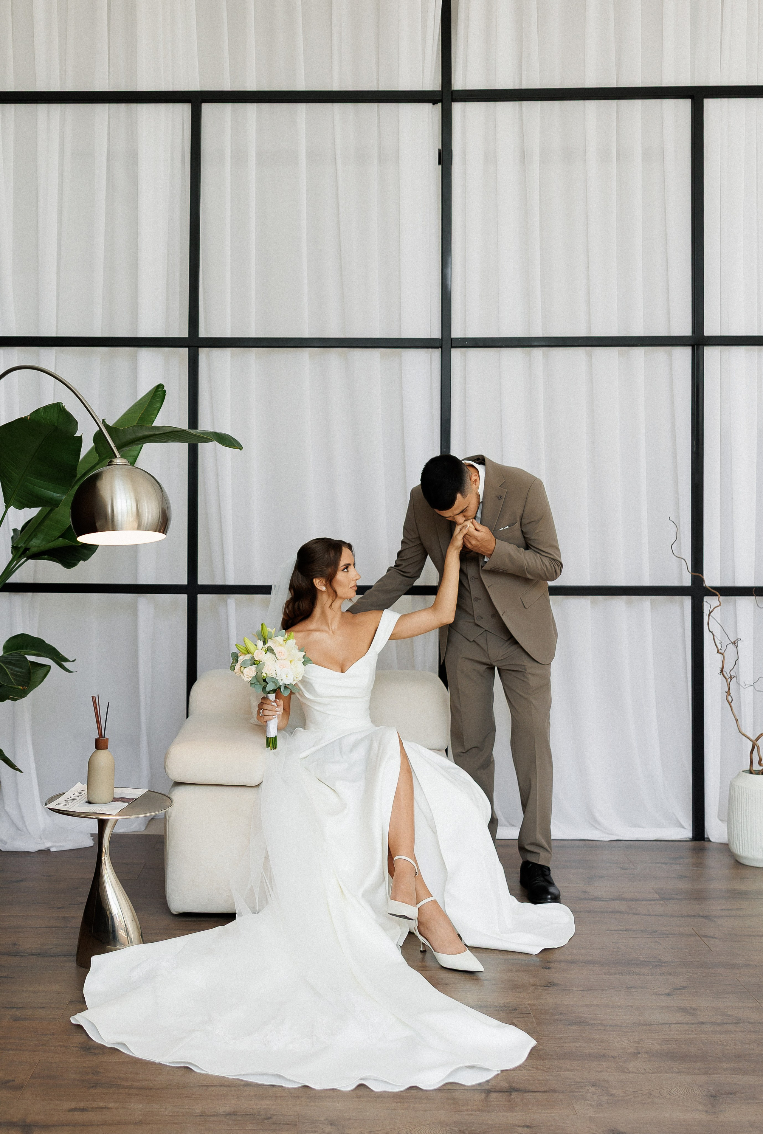 Eugen & Livia — Grand Elysee — Wedding Day. Servicii Foto și Video 067188353