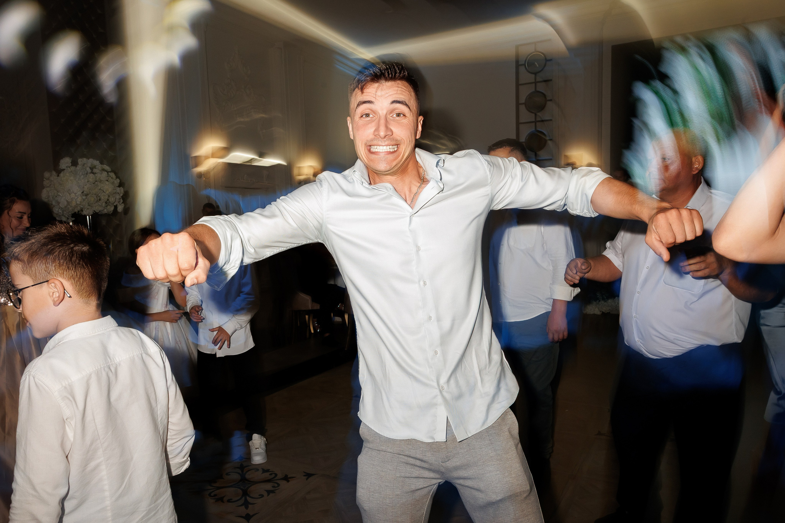 Eugen & Livia — Grand Elysee — Wedding Day. Servicii Foto și Video 067188353