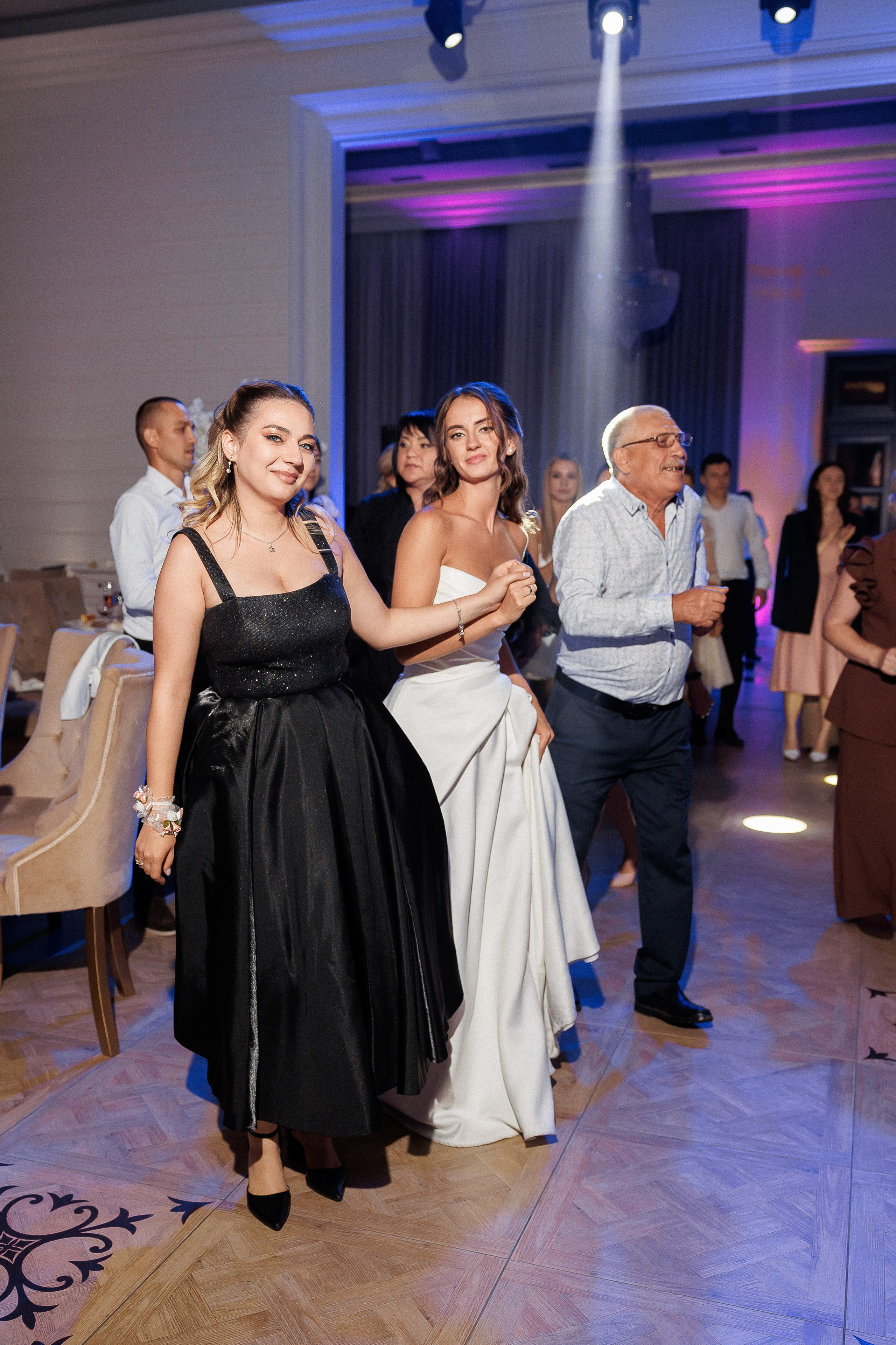 Eugen & Livia — Grand Elysee — Wedding Day. Servicii Foto și Video 067188353