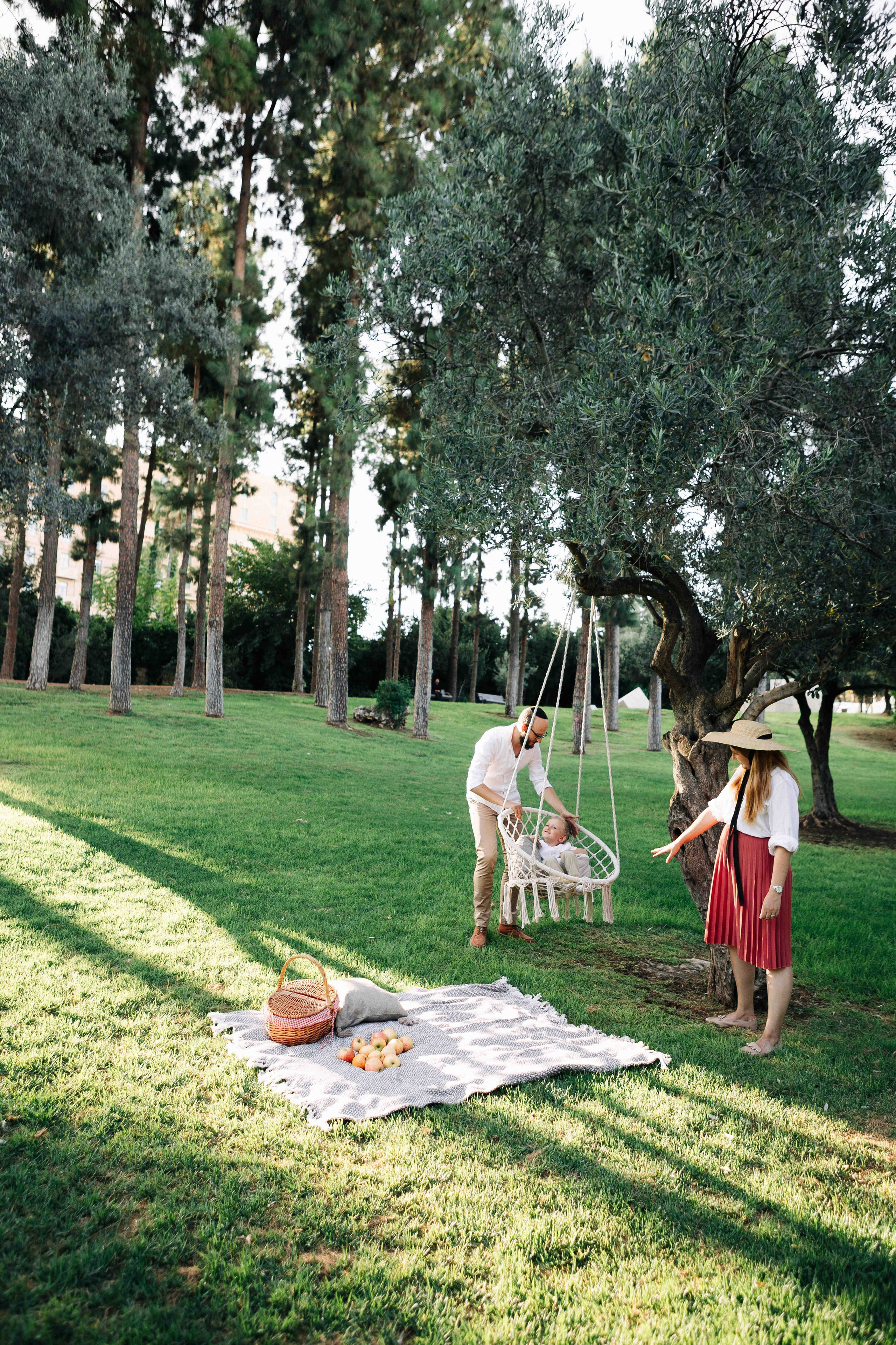 COZY PHOTO SESSION WITH A SWING. Https://shi-photo.com/