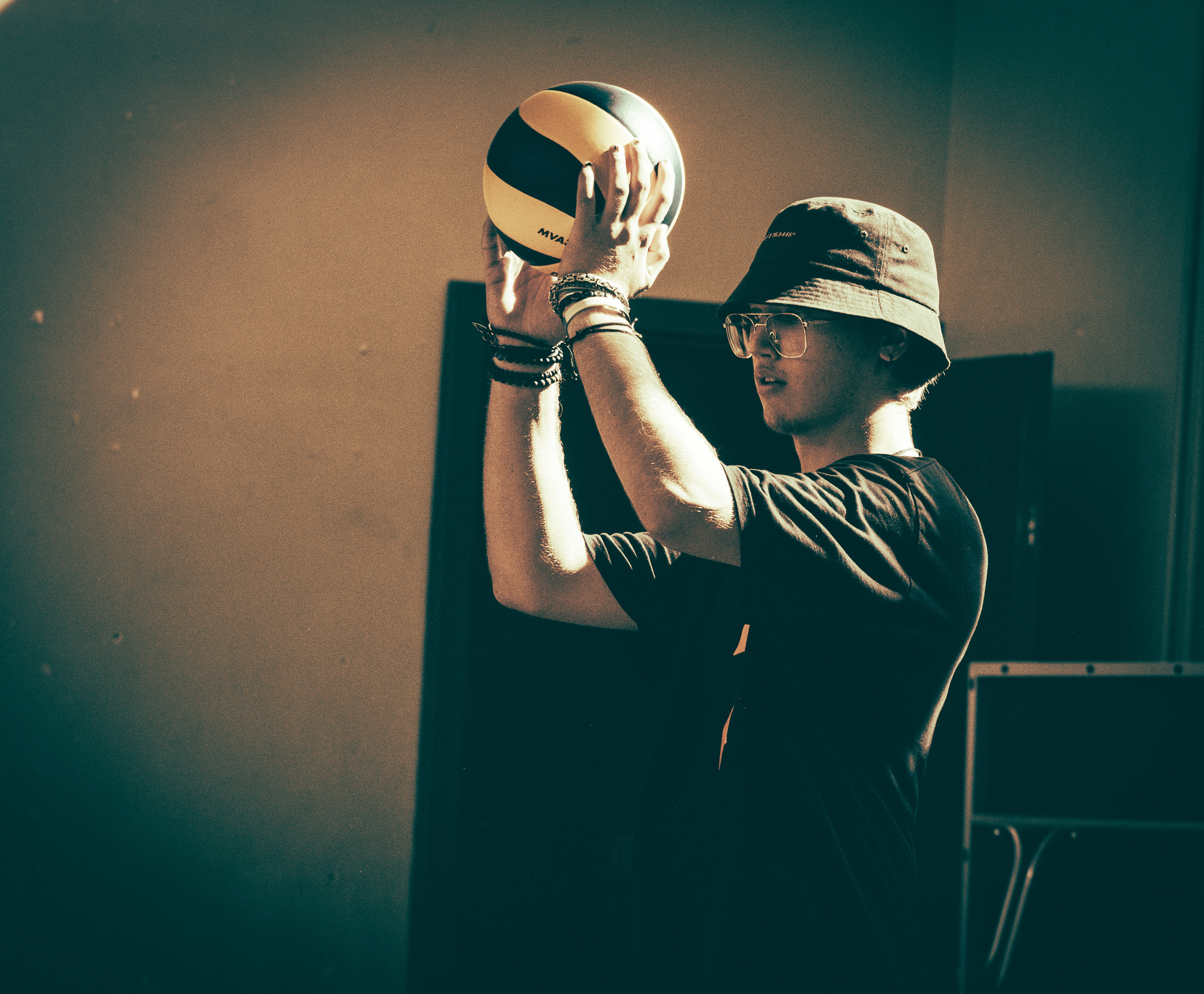 Võrkpall Noortekeskuses (sõpruskond). Nebula 25 — Fotod teie hingele