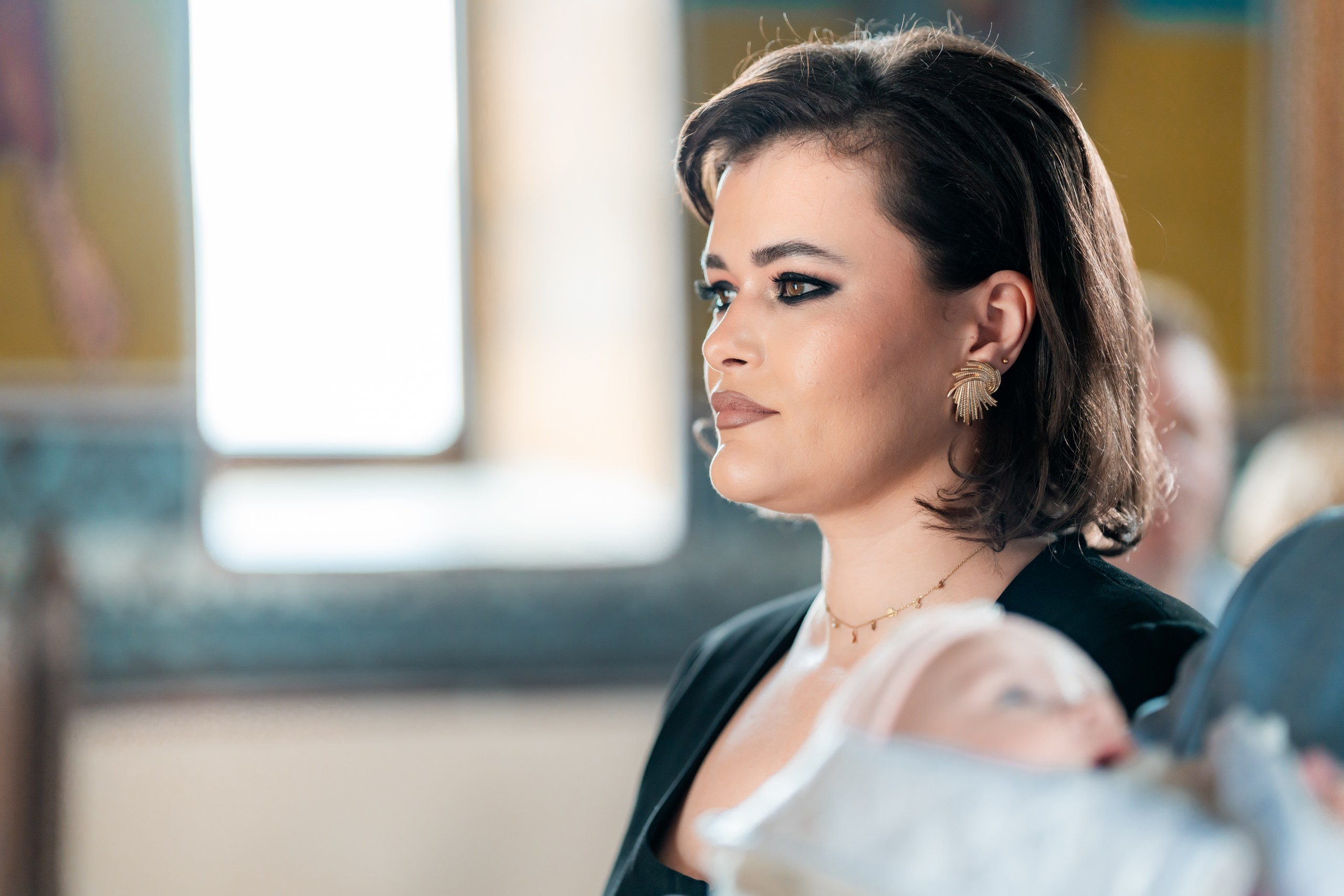 fotograf botez , fotografie botez Botoșani, fotograf Alin Chirilă, amintiri botez, fotografii botez, botez Miruna Parascheva, fotograf copii, fotografie botez în Botoșani-alt="botez , fotografie botez Alin Chirilă, amintiri botez, fotografii emoționante botez Botoșani"-- fotografii-botez-bebelus- amintiri-botez-micuț- moment-sfânt-crestinare- fotografie-emotionanta-botez- detalii-botez-bebelusi- parinti-fericiti-la-botez- fotograf-botez-profesionist- botez-in-biserica-ortodoxa- micuț-botezat-cu-emoție- zâmbete-și-lacrimi-la-botez- bebeluș-la-cristelniță- decor-botez-colorat- botez-cu-dragoste-și-credință- emotie-pura-la-botez- fotograf-botez-botosani- botez-iasi-suceava-fotograf- amintiri-nepretuite-botez-- Preotul ținându-l pe micuțul Mathias Gabriel la botez, în biserica Înălțarea Domnului, Copălău  - Detalii de la botezul lui Mathias – lumânare, trusou și icoană  - Familia lui Mathias Gabriel alături de micuț, în ziua botezului  - Portret emoționant cu mama și bebelușul în brațe, în biserică,fotograf profesionist evenimente Botoșani, Iași, Suceava, Fălticeni, Bacău, Pașcani, Roman - AlinoFotoStudio by Alin Chirilă - servicii foto nuntă, botez, cununie, ședințe foto creative, albume personalizate, fotografii emoționante și calitative pentru cele mai importante momente din viață,fotograf nuntă Botoșani Alin Chirilă,  ședință foto botez Iași - AlinoFotoStudio,  servicii fotograf profesionist evenimente Suceava,  fotograf cununie civilă Fălticeni - Alin Chirilă,  album foto nuntă personalizat Bacău.“Bebeluș botezat în biserică, ținut în brațe de nași”	•	“Detaliu cu lumânarea de botez decorată cu flori albe”	•	“Părinți emoționați alături de copilul lor la ceremonia de botez”	•	“Masa festivă de botez cu decor tematic și tort personalizat”	•	“Momentul în care preotul toarnă apă sfințită pe fruntea bebelușului”	“Bebeluș în rochie albă de botez, zâmbind în brațele mamei”	•	“Detaliu cu cruciulița de botez așezată pe o pernă de satin”	•	“Părinți și nași aprinzând lumânările în timpul ceremoniei de botez”	•	“Tort de botez decorat cu figurine tematice și numele copilului”	•	“Copil botezat dormind liniștit în pătuțul decorat festiv”	•	“Momentul în care preotul binecuvântează copilul în fața altarului”	•	“Invitați adunându-se în jurul mesei festive la petrecerea de botez”	•	“Bebeluș ținând în mână o jucărie personalizată primită la botez”	•	“Familie fericită pozând împreună după ceremonia de botez”	•	“Decor tematic cu baloane și flori la locația petrecerii de botez” fotograf Botoșani fotograf evenimente fotograf botez Alin Chirila fotograf alinofotostudio.fotograf botez Amelis Maria, fotografie botez Botoșani, fotograf Alin Chirilă, amintiri botez, fotografii botez, botez Amelis Maria, fotograf copii, fotografie botez în Botoșani,