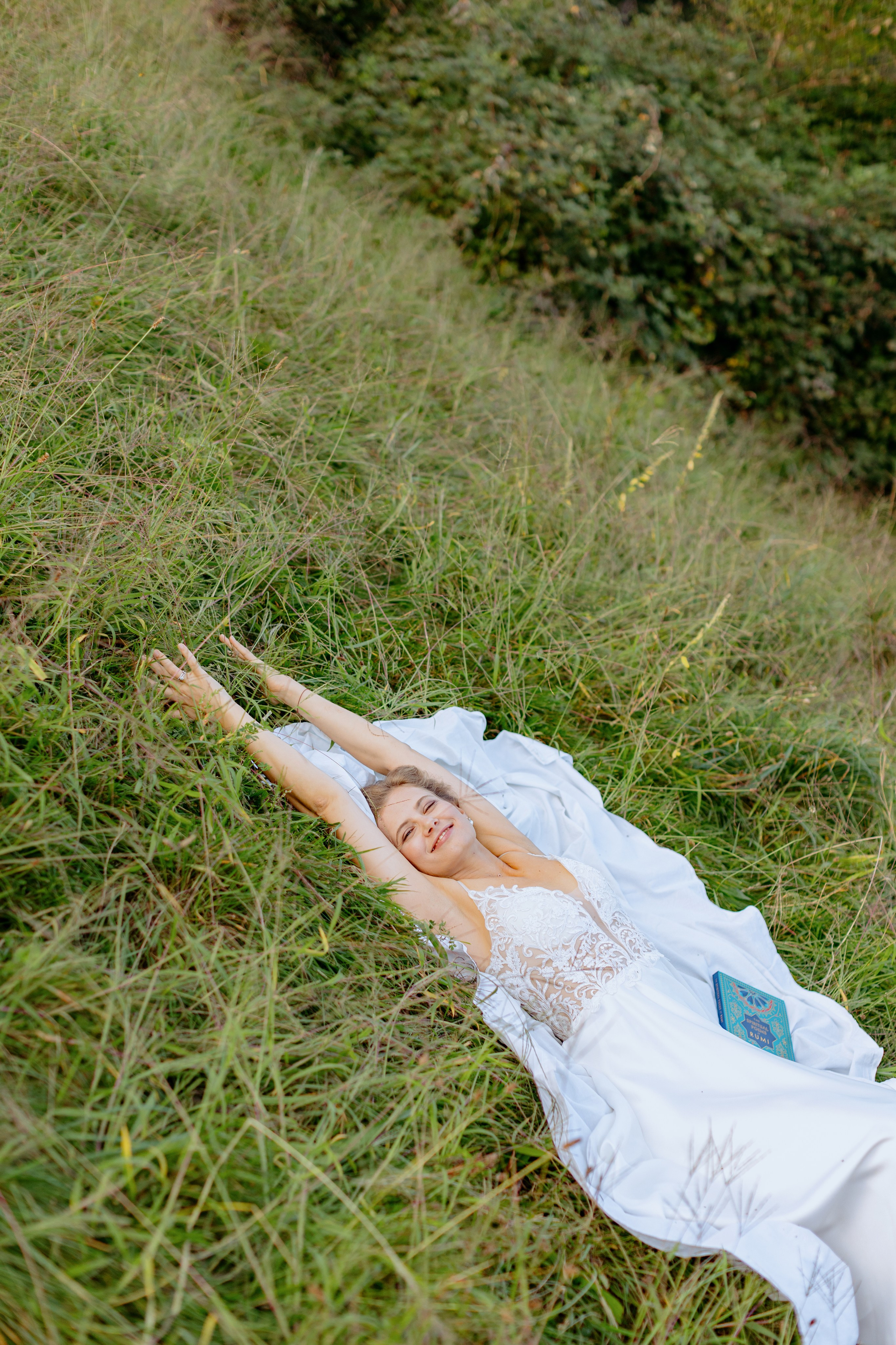 Morning of the bride. Amazing photo session at a time convenient for you. Y