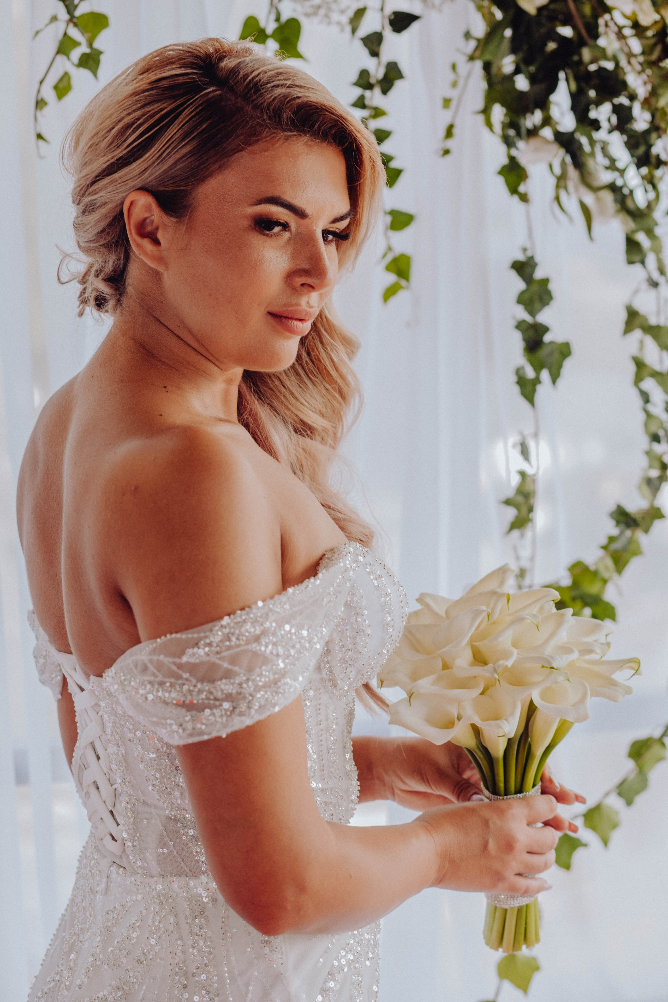 Liviu & Simona. Wedding & couple photographer from Romania Rut Vetan