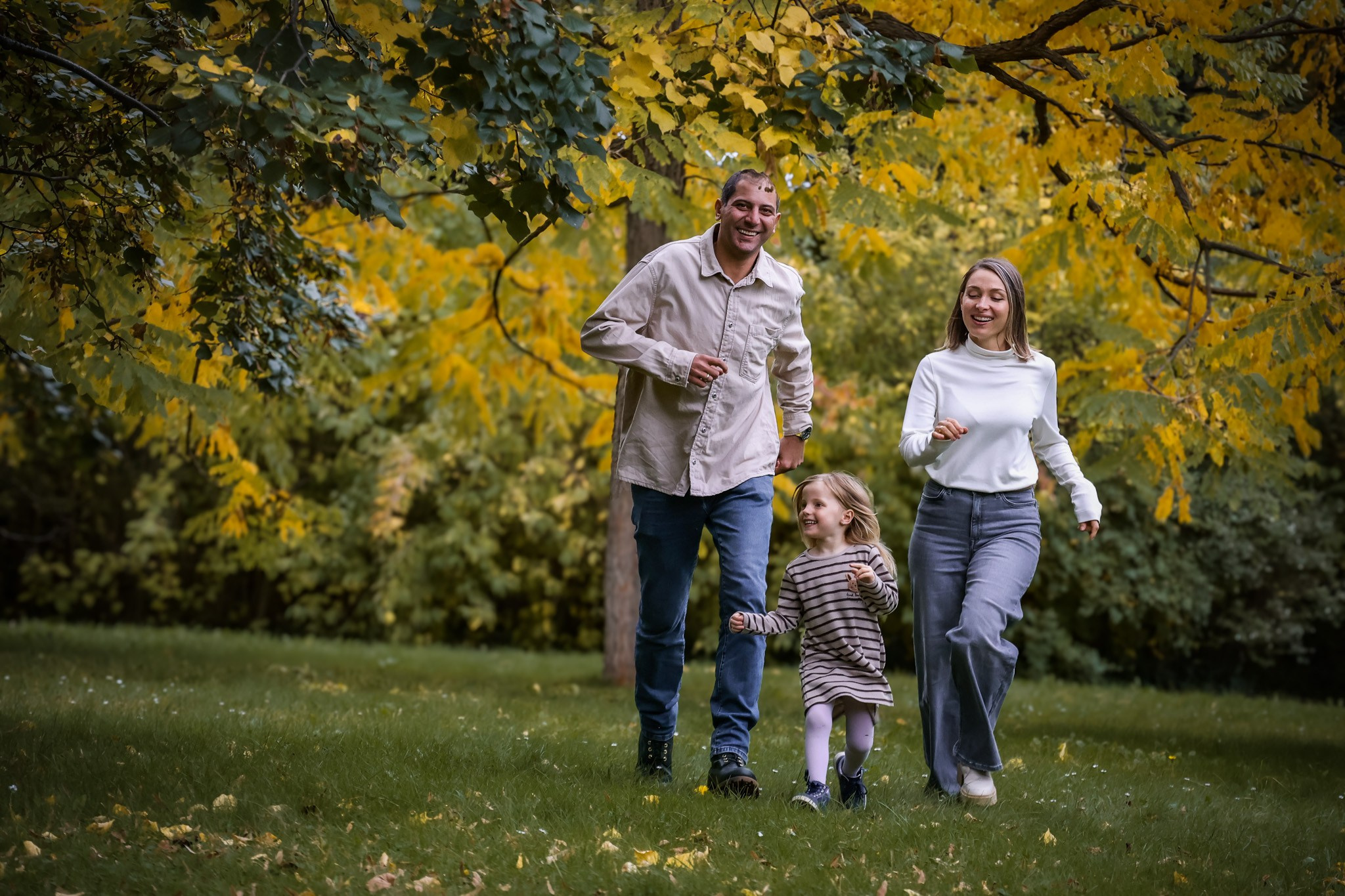 Family in Autumn Light. Portrait, couple and family photography in Vienna, Austria