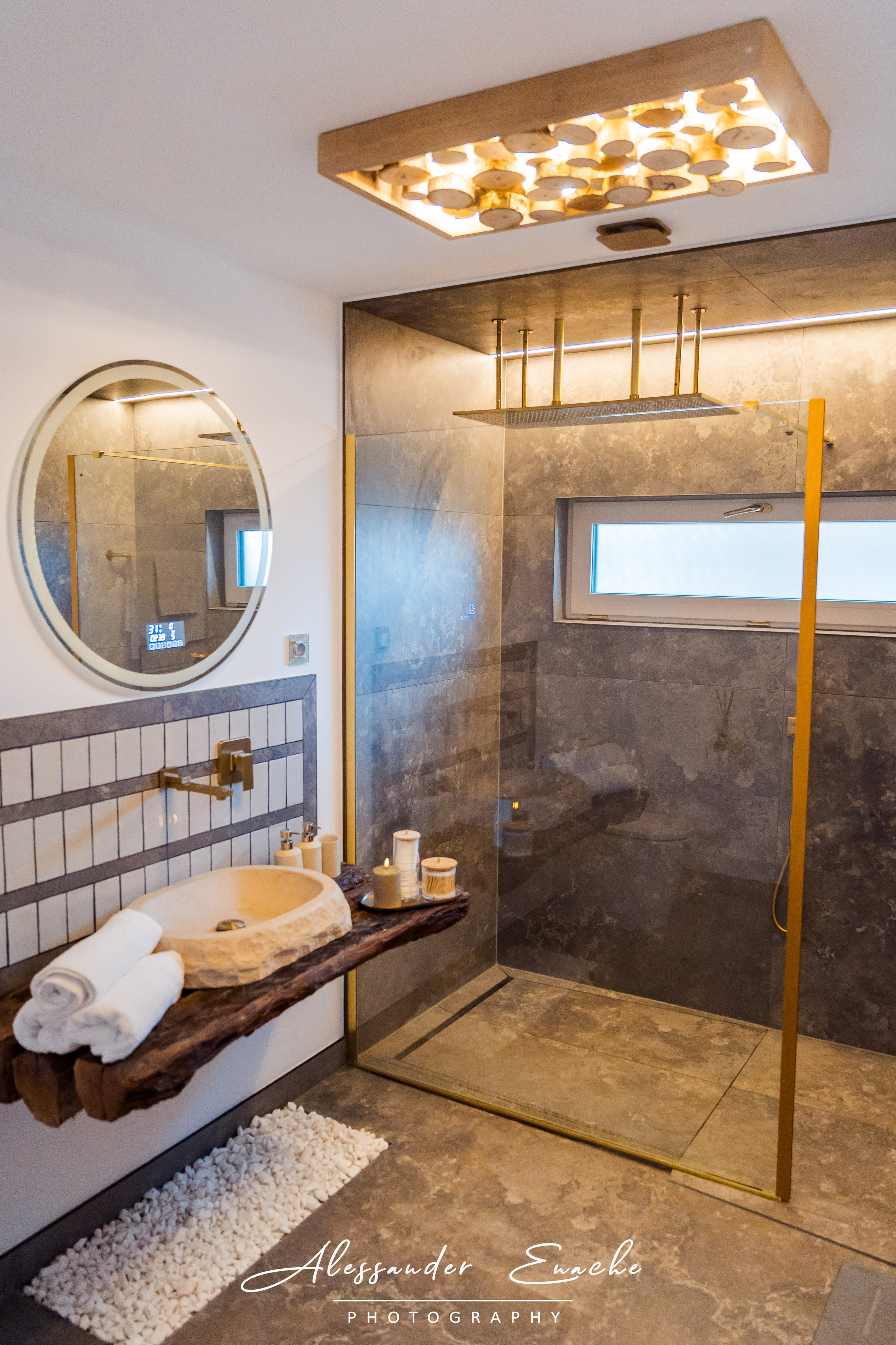 BĂRLOGUL URȘILOR. Fotograf prin #Piatraneamt-Alessander Enache