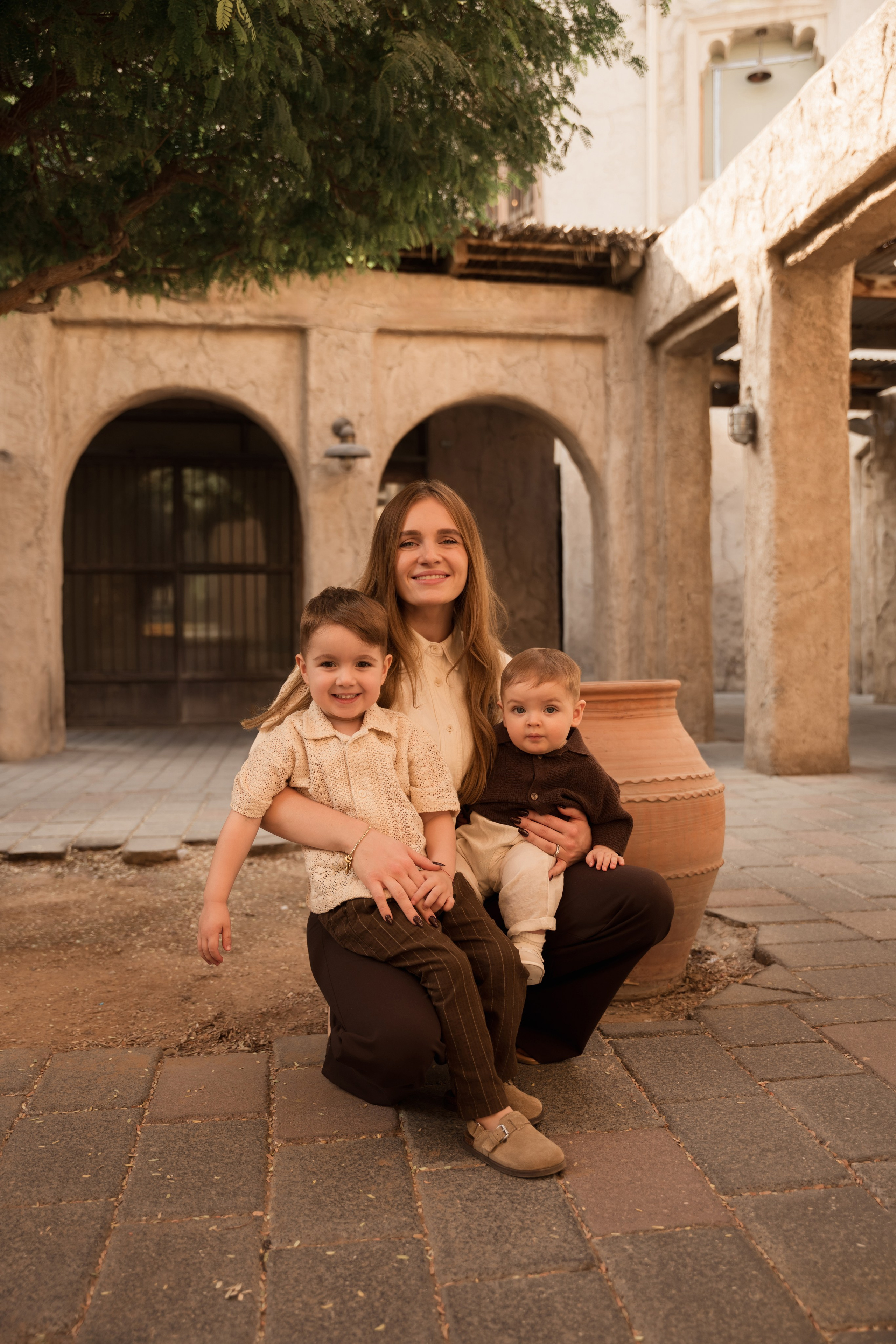 Old Town walk. Angela Iakovleva — Family Photographer in Dubai
