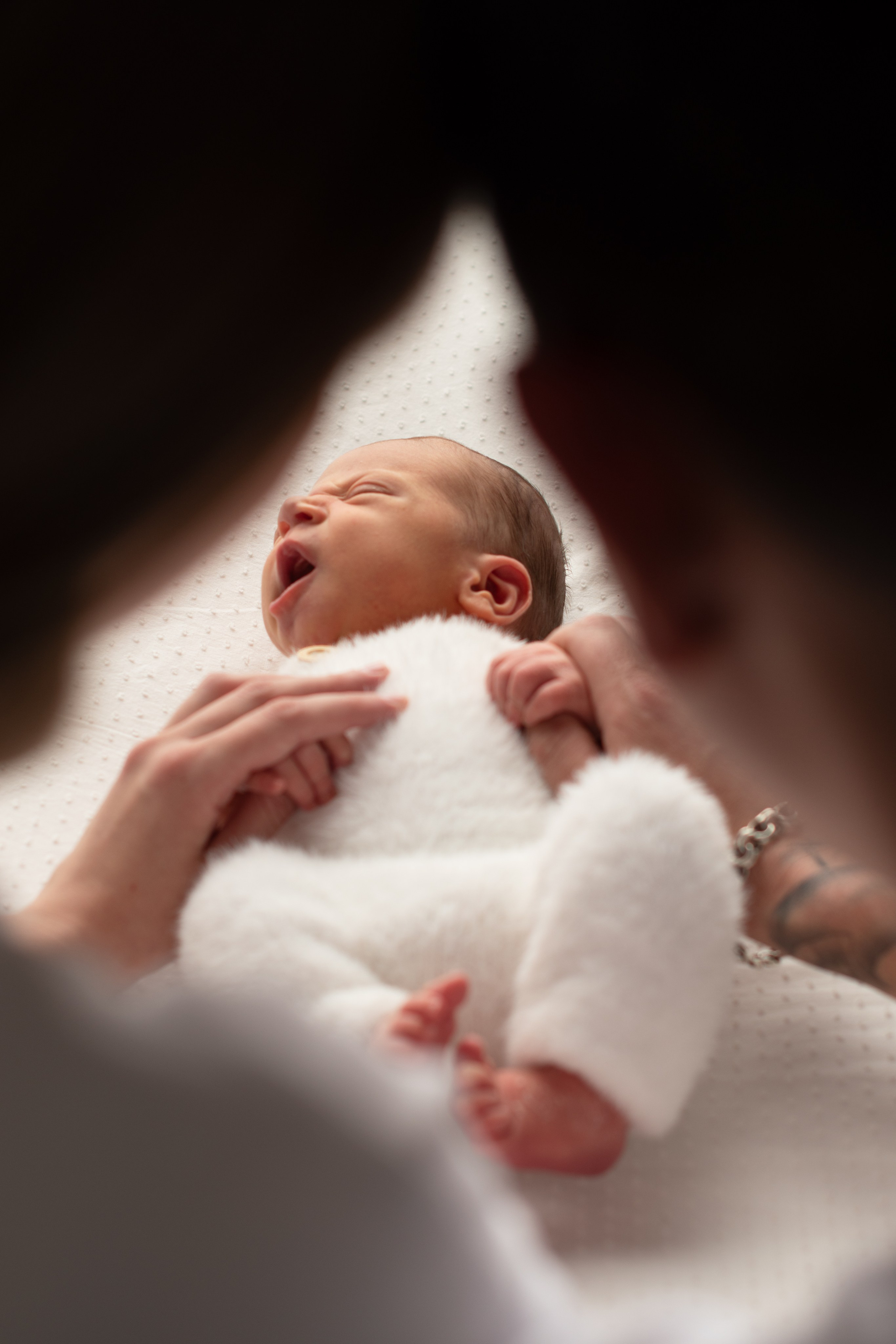 Nouveau-né. Photographe grossesse et nouveau-né a La Ciotat