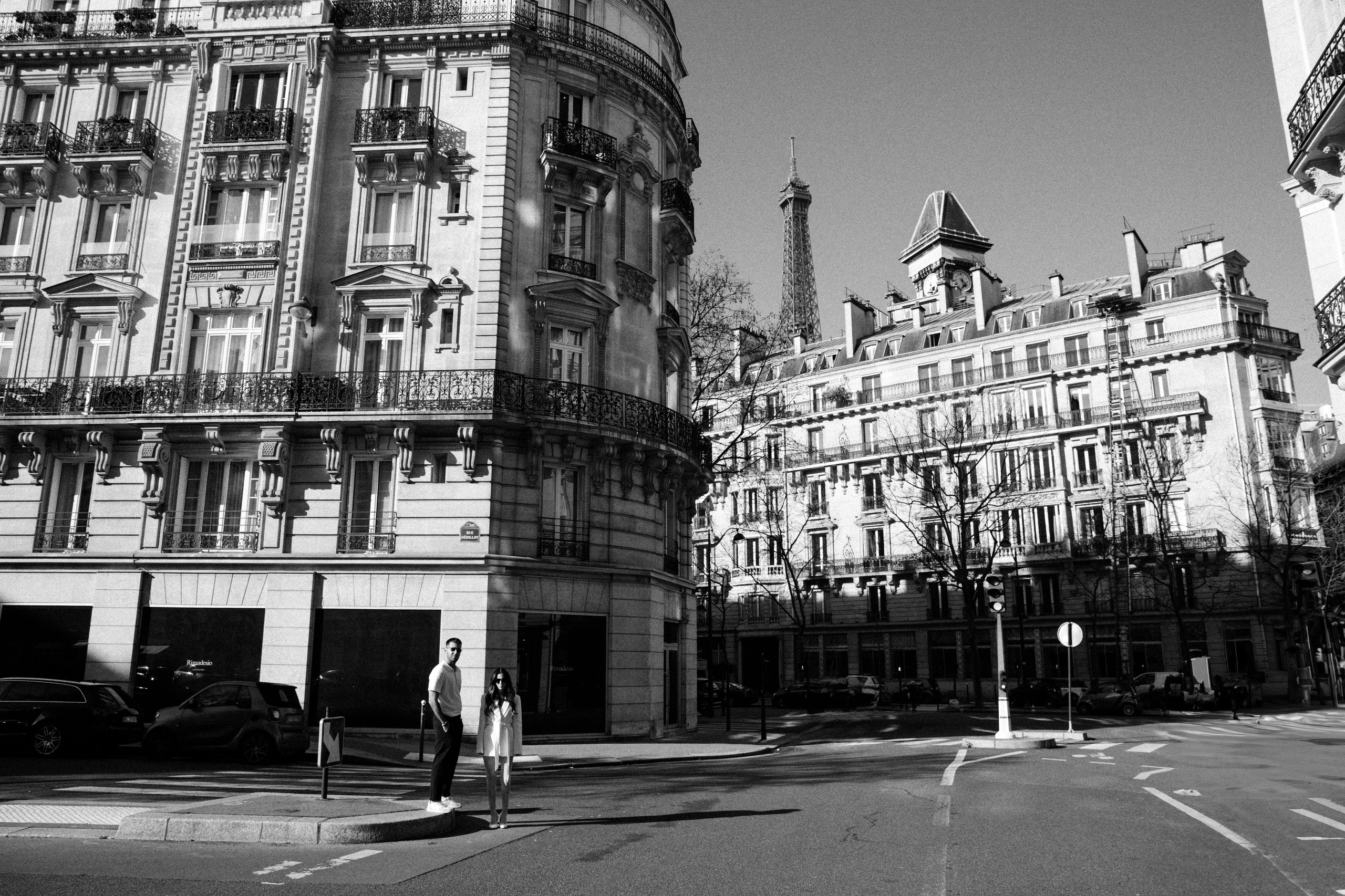 Pre-Wedding Couple Photo Walk in Paris | Engagement Photography. Paris Wedding Photographer