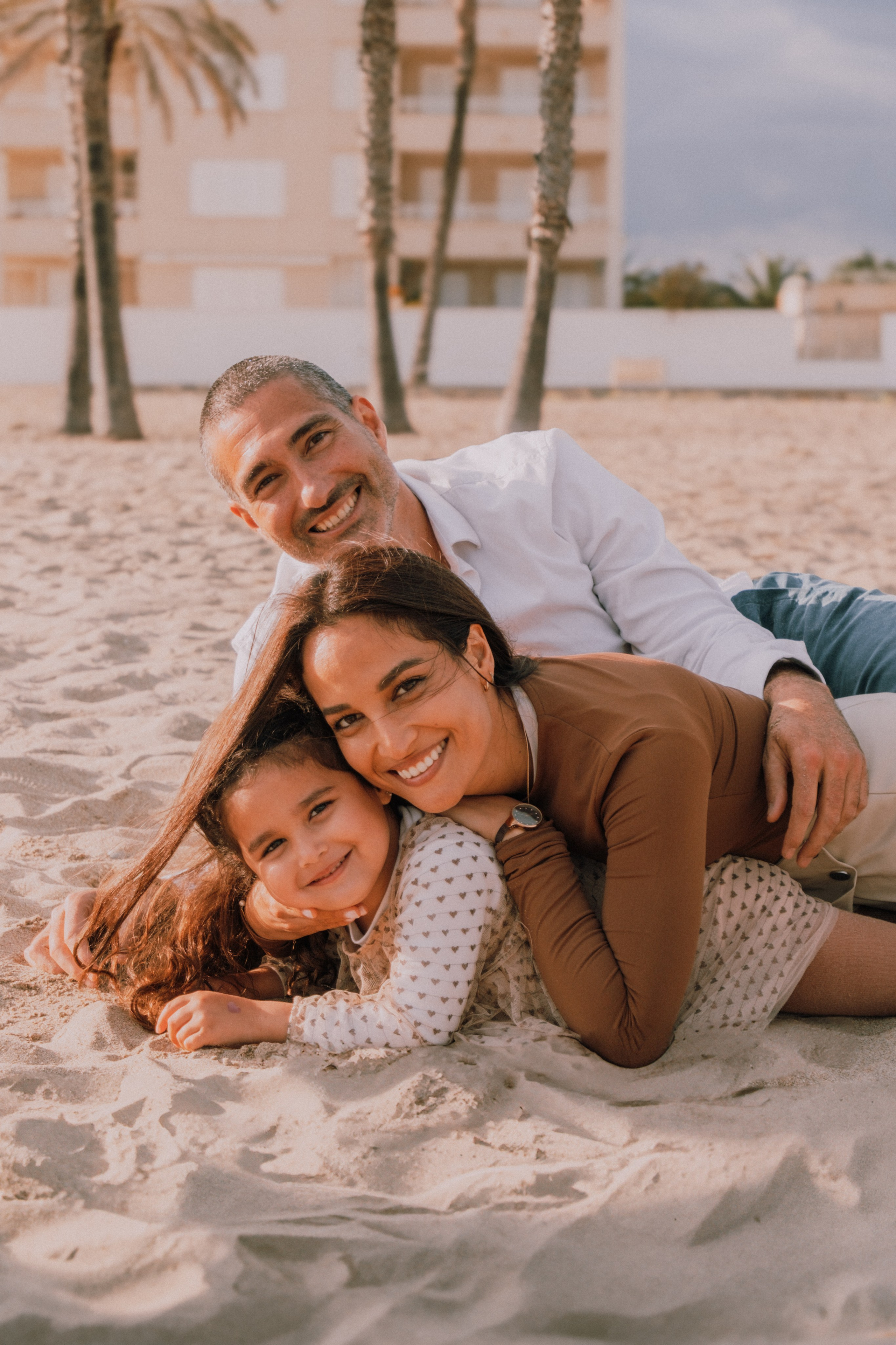 Sesión familiar en la playa. Fotografía profesional en Calafell - Elena Medvedeva