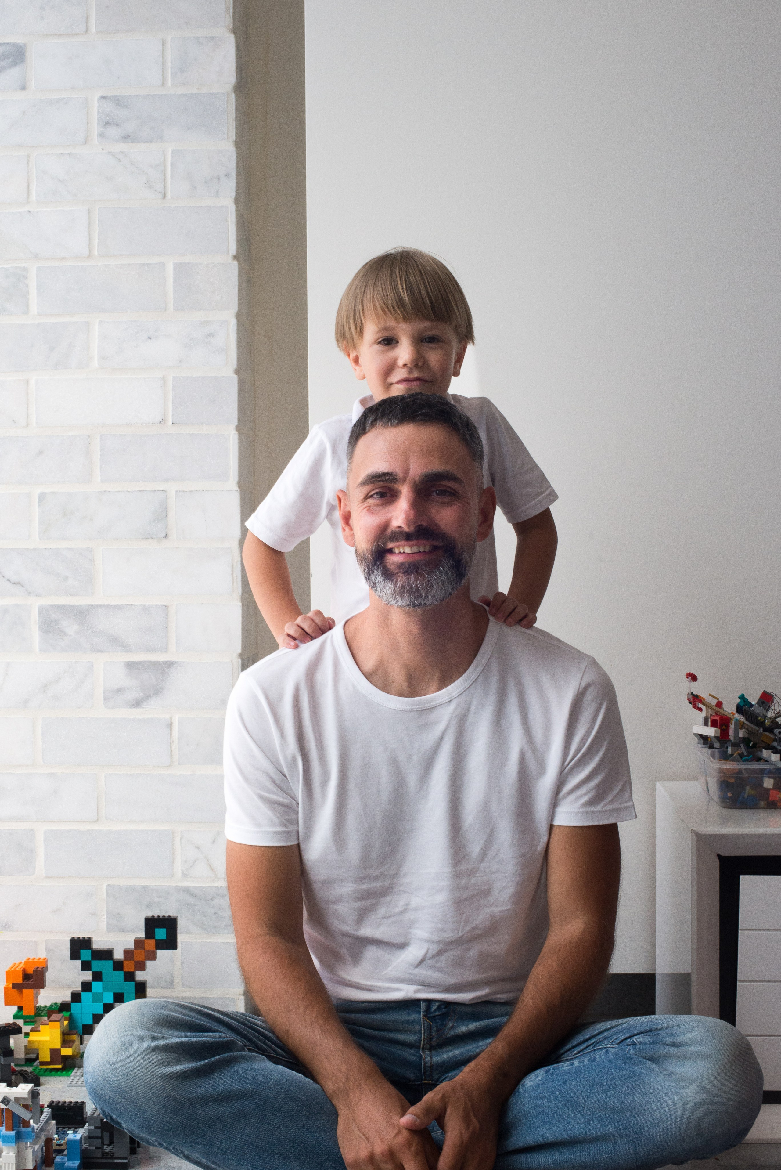 Катя, Андрей Мирон и Лео. Визуальный брендинг