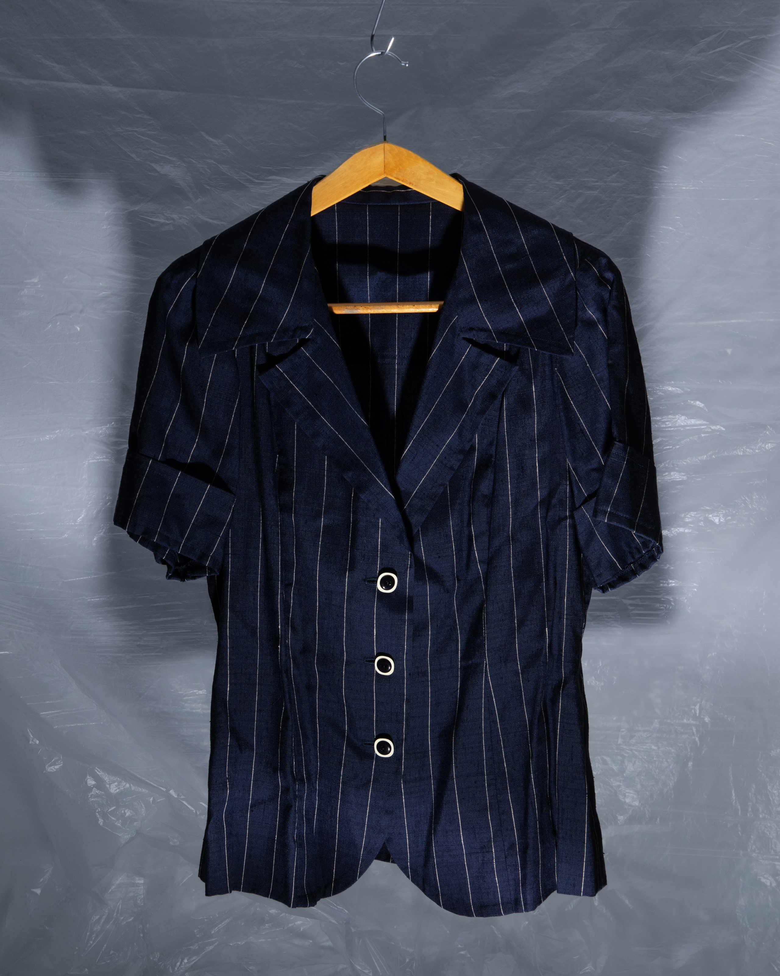 Top / T-shirt / Camicie. Aura Studio / co-design space