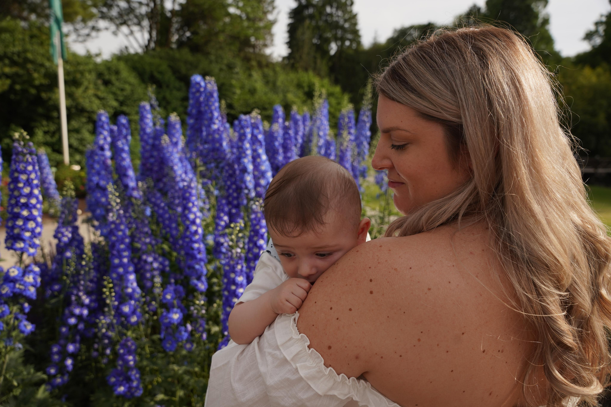 Botanischer Garten. Neugeborenenfotografin und Retoucher in Augsburg Nastassia Schneider