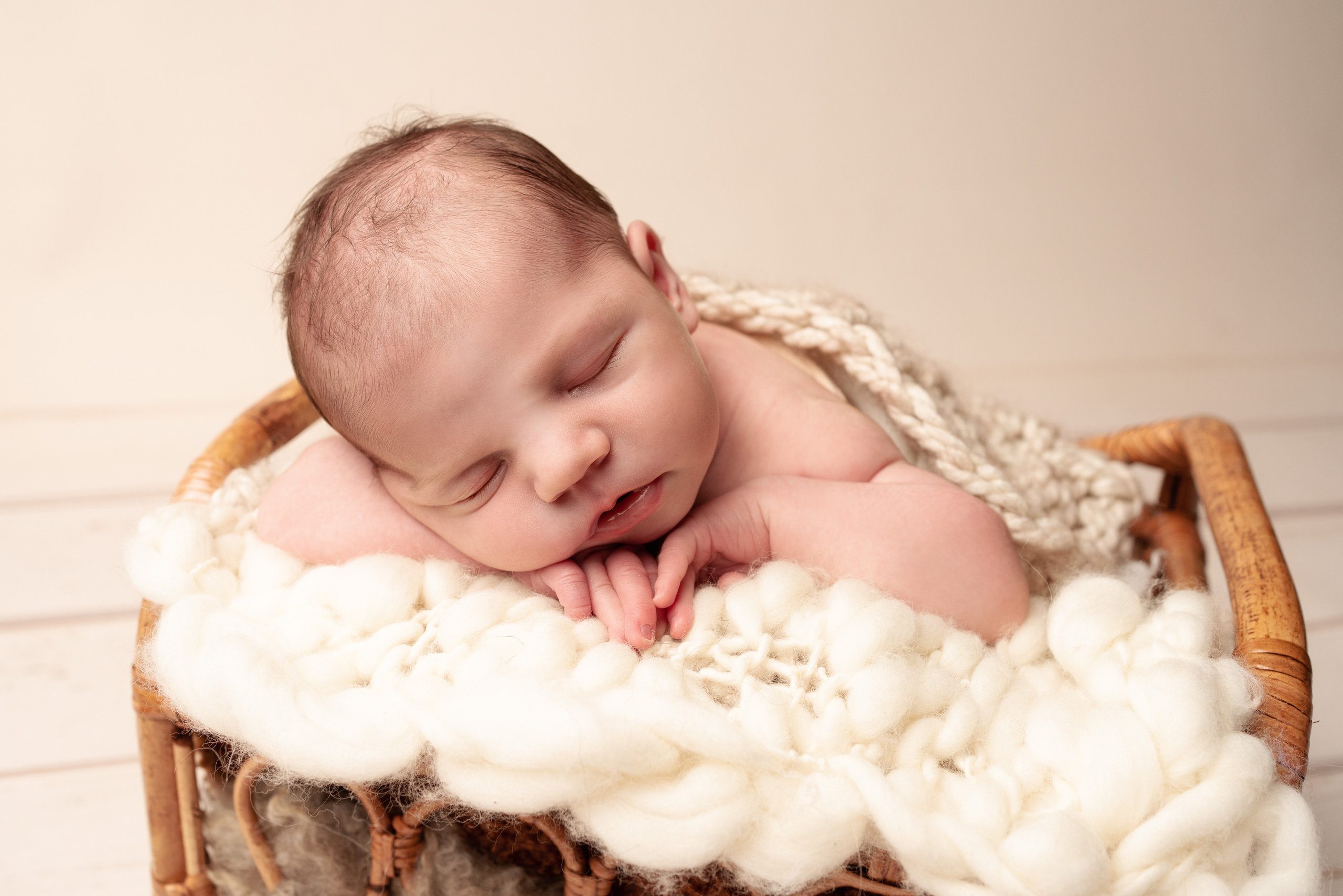 Verzauberte Babys in pastellfarbenen Kulissen