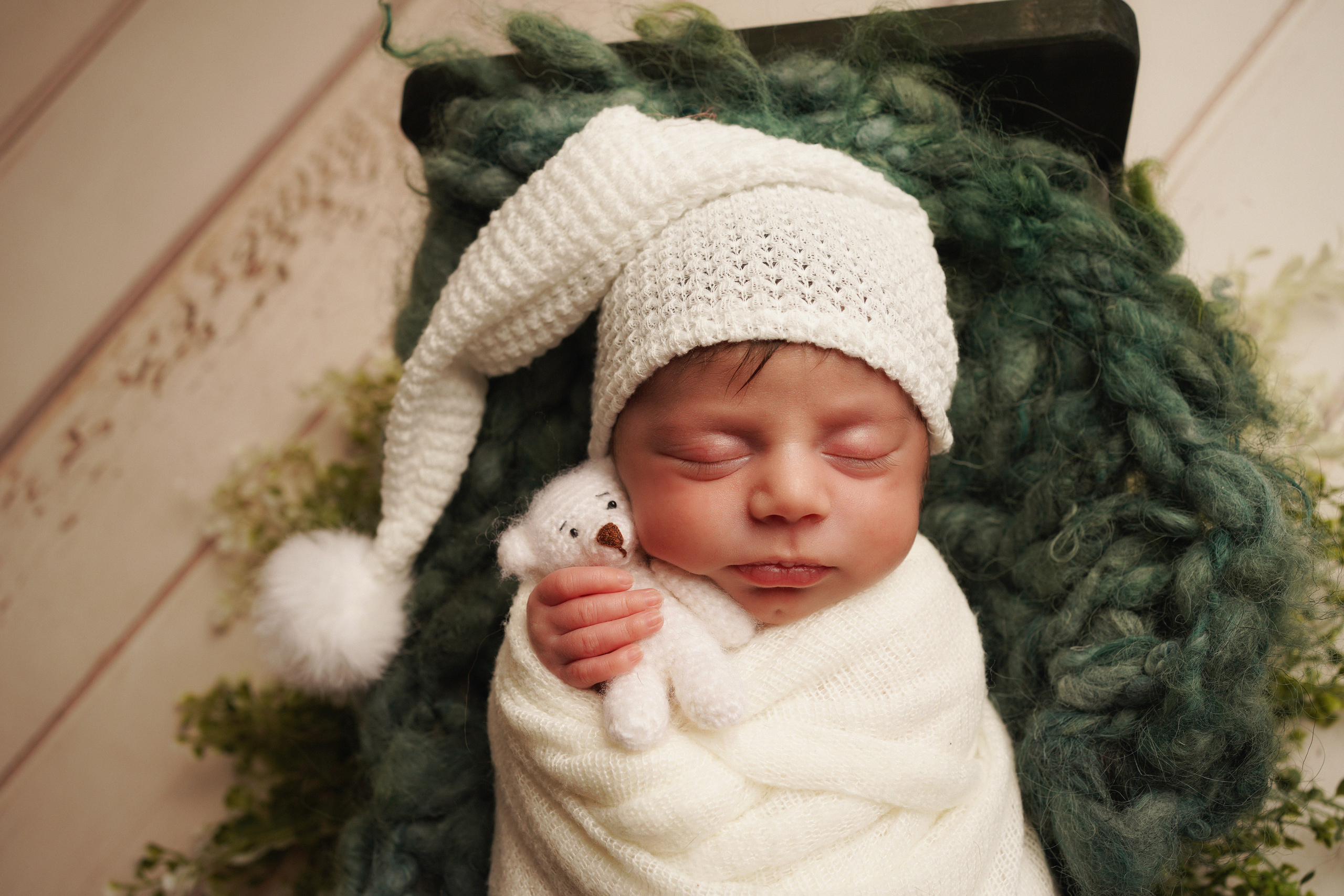 Kuschelntiere von den Props  in den Babyshänden