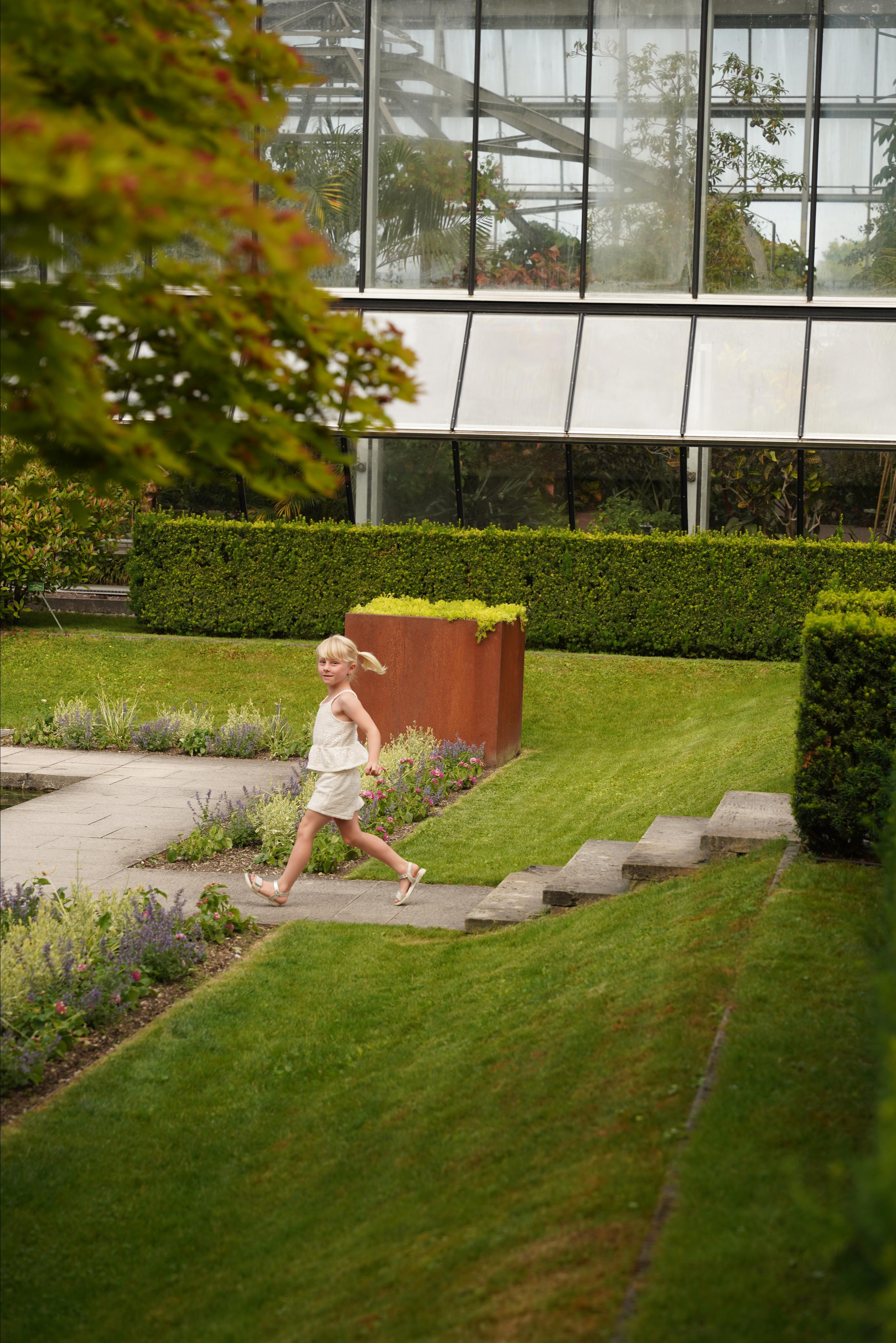 Botanischer Garten. Neugeborenenfotografin und Retoucher in Augsburg Nastassia Schneider