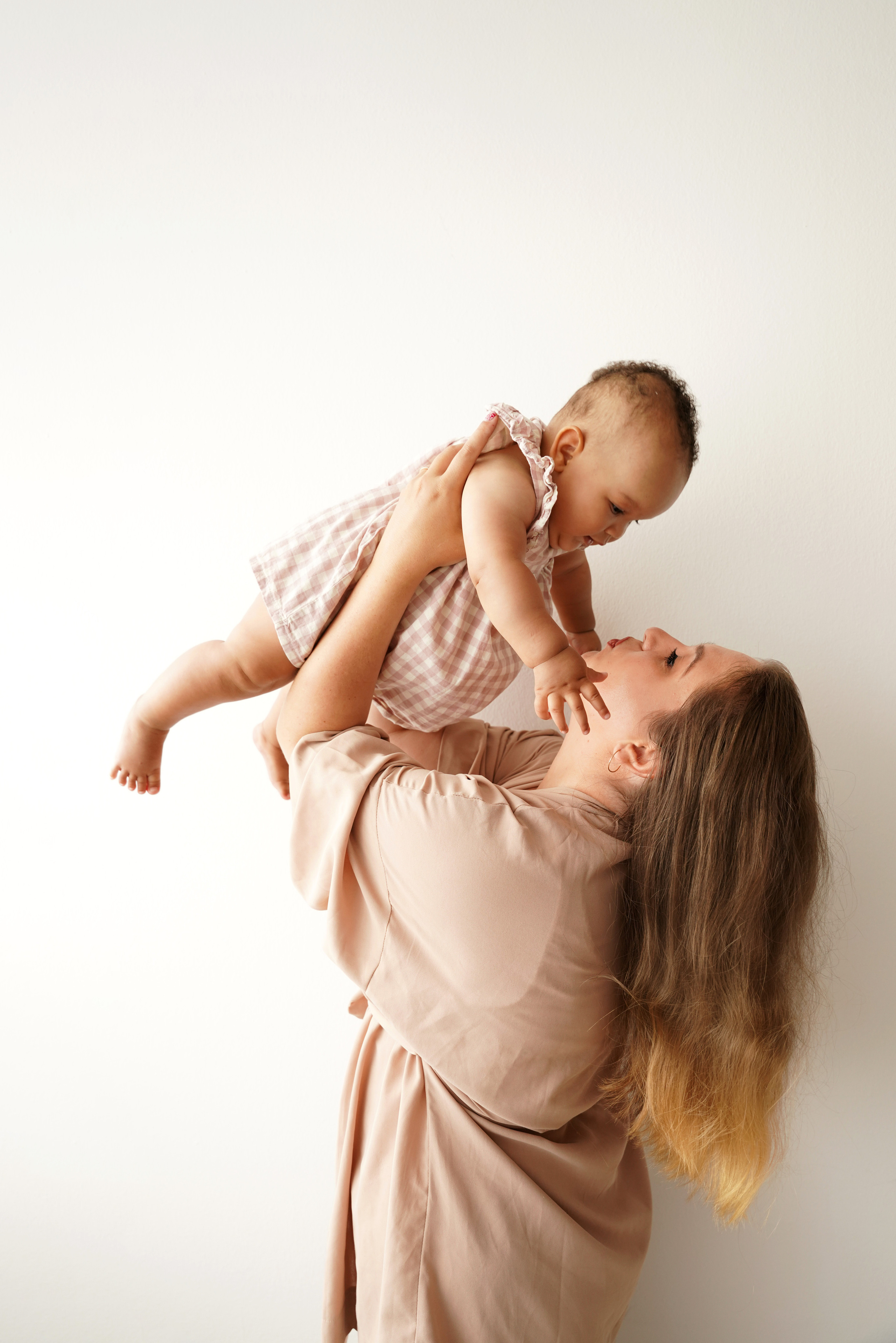 Maternityfoto. Neugeborenenfotografin und Retoucher in Augsburg Nastassia Schneider