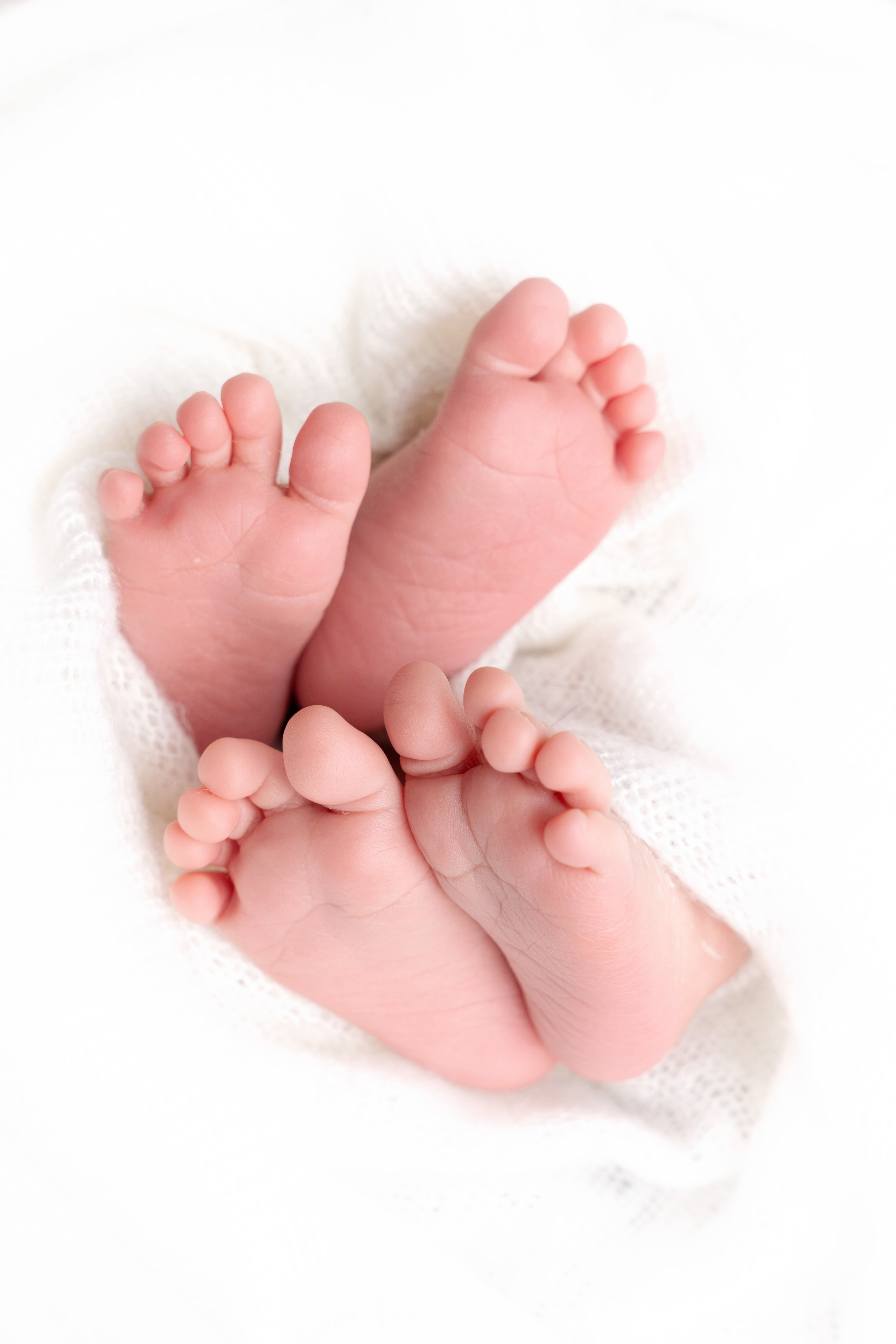 Kleine Schritte in doppelter Ausführung: Die zarten Füßchen unserer Zwillinge