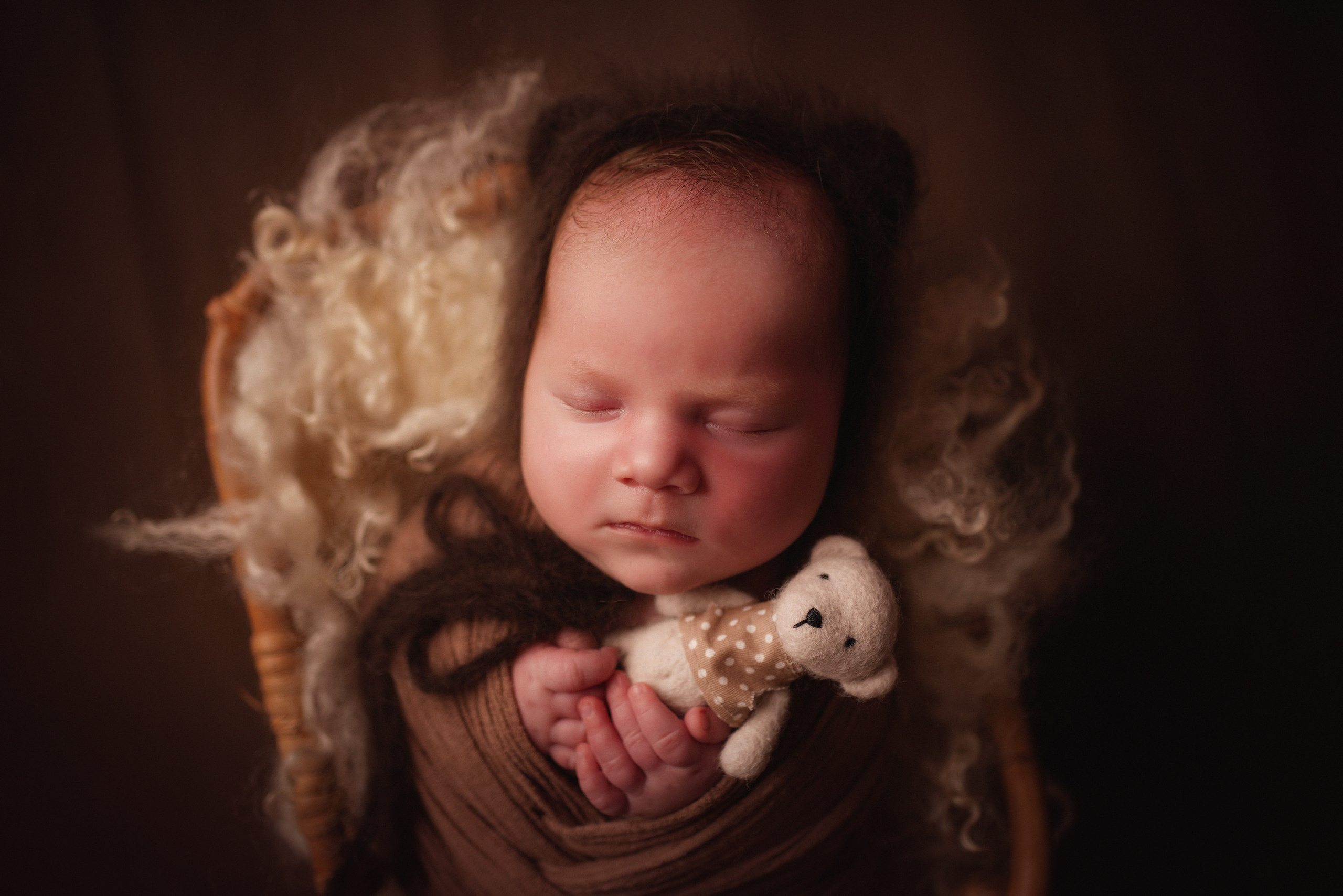 Babyfotografie und Newbornshooting für Kinder in Bayern. Neugeborenenfotografin und Retoucher in Augsburg Nastassia Schneider