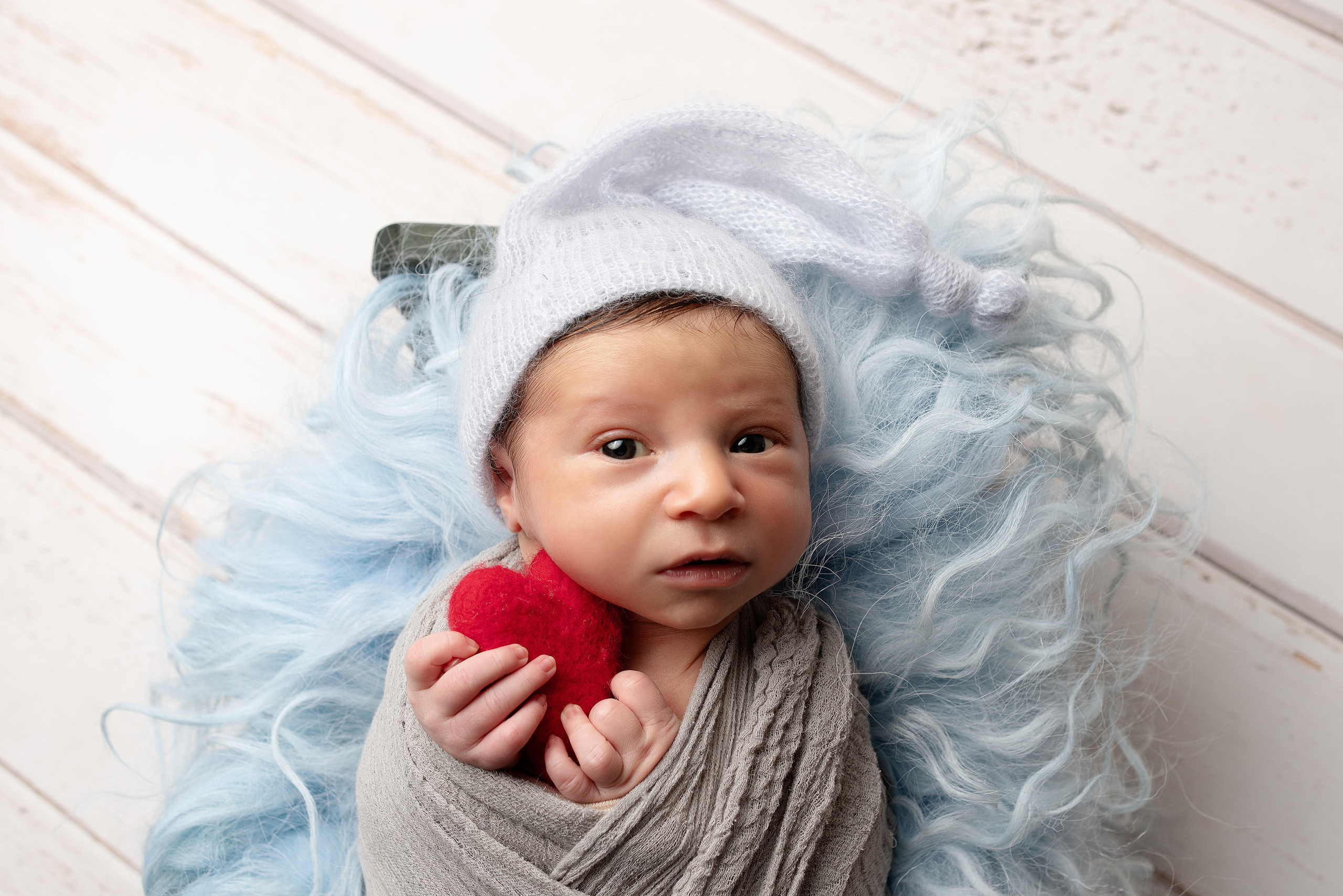 Neugeborene im zauberhaften Requisiten-Paradies