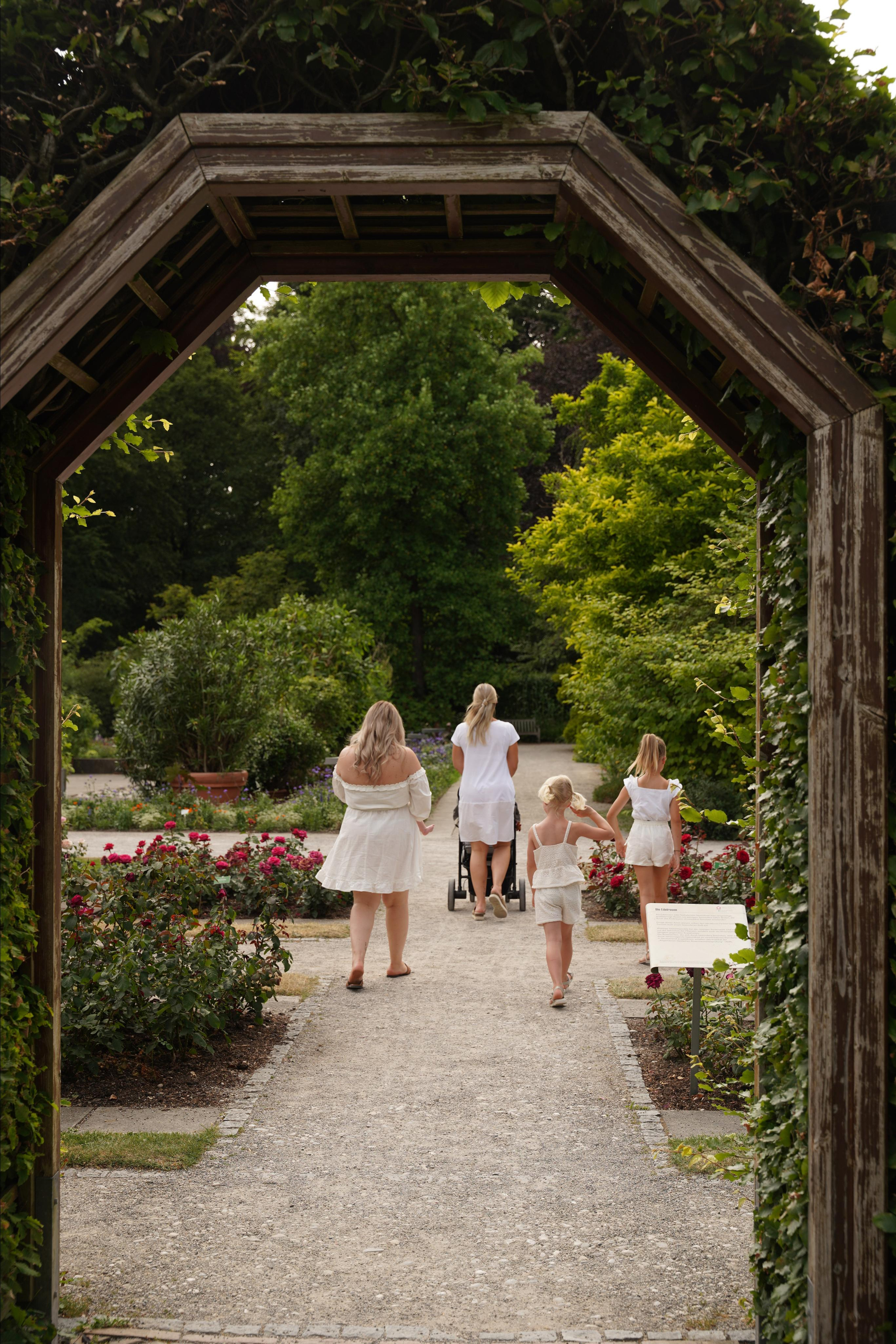 Botanischer Garten. Neugeborenenfotografin und Retoucher in Augsburg Nastassia Schneider