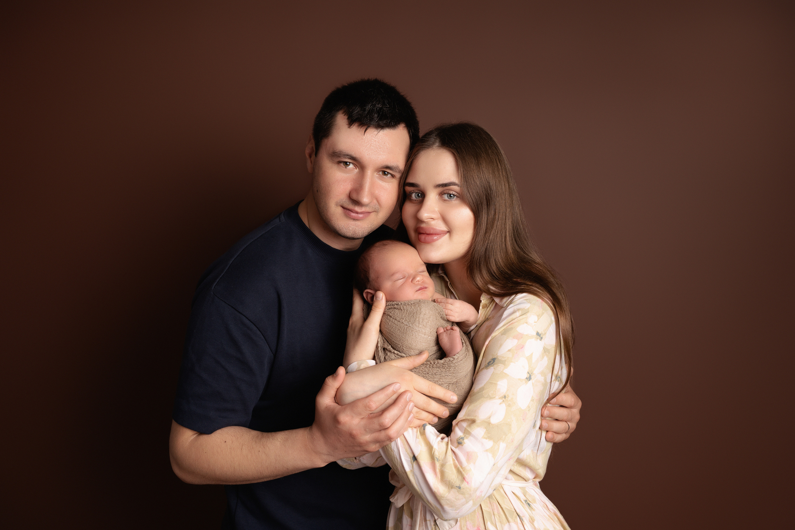 Zarte Neugeborenenfotografie im Fotostudio. Neugeborenenfotografin und Retoucher in Augsburg Nastassia Schneider