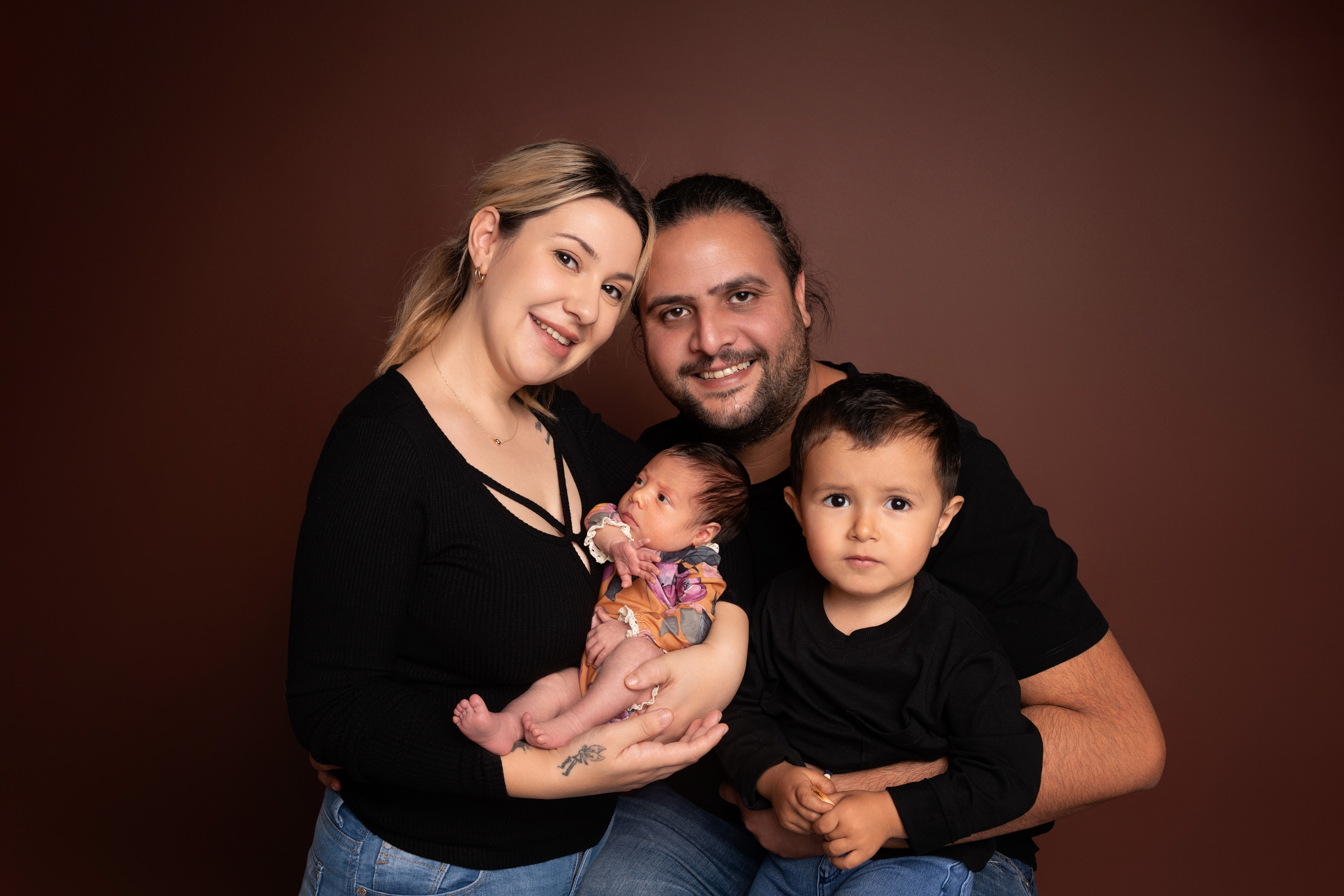 Babys erstes Fotoshooting: Professionelle Erinnerungen in Augsburg. Neugeborenenfotografin und Retoucher in Augsburg Nastassia Schneider